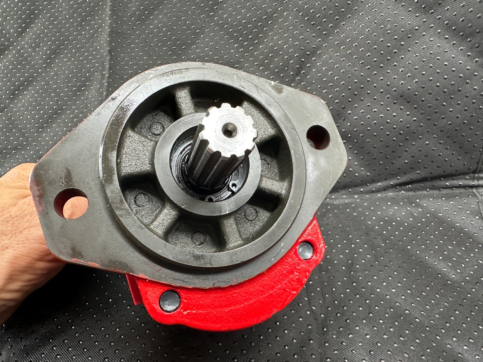 Muncie PF4-502-16ASRR – Gear Pump 11 spline – New in Box