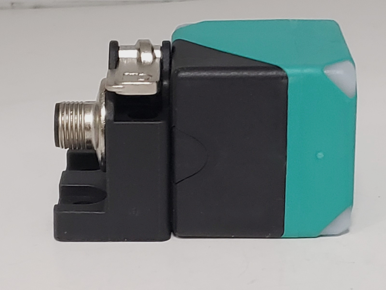 PEPPERL+FUCHS NBB20-L2-E2-V1 PROXIMITY SENSOR 3 WIRE PNP N.O. (187481) NIB