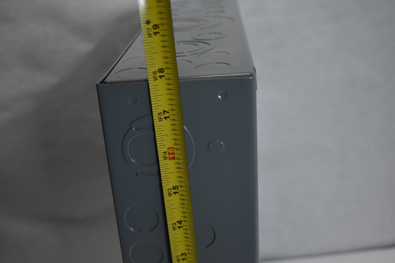 SQUARE D Main Lug Load Center 12 Spaces 125 A 120/240V AC QO Circuit Breaker