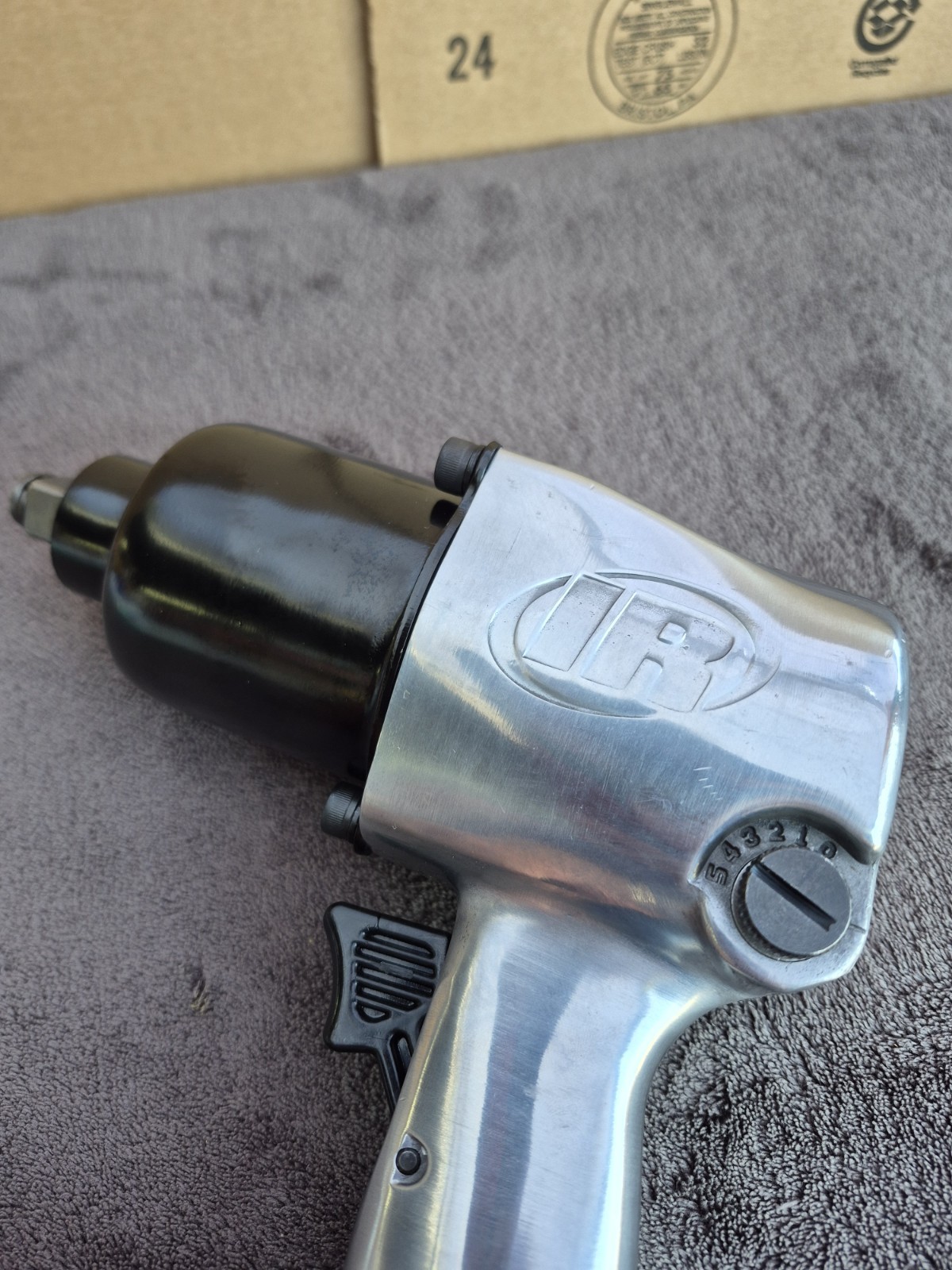 Ingersoll Rand #231C 1/2″ Super Duty Air Impact Wrench 600 ft-lb Torque