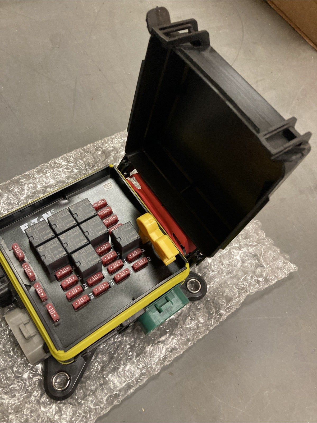 NEW EATON Power Distribution Module Fuse Holder | 31S-002-0 | U.S.A SELLER