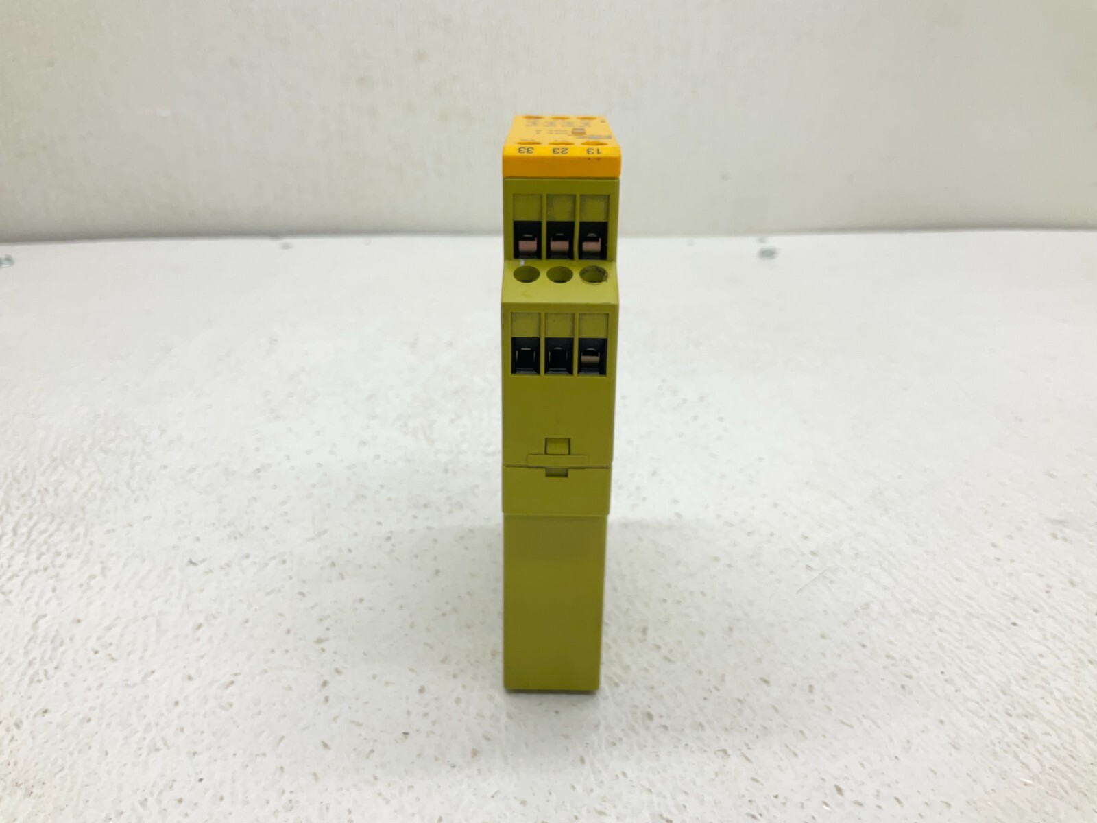 Pilz PZE X4 24VDC 4n/o 24 VDC Safety Relay PZEX424VDC4n/o 774585 (TSC)