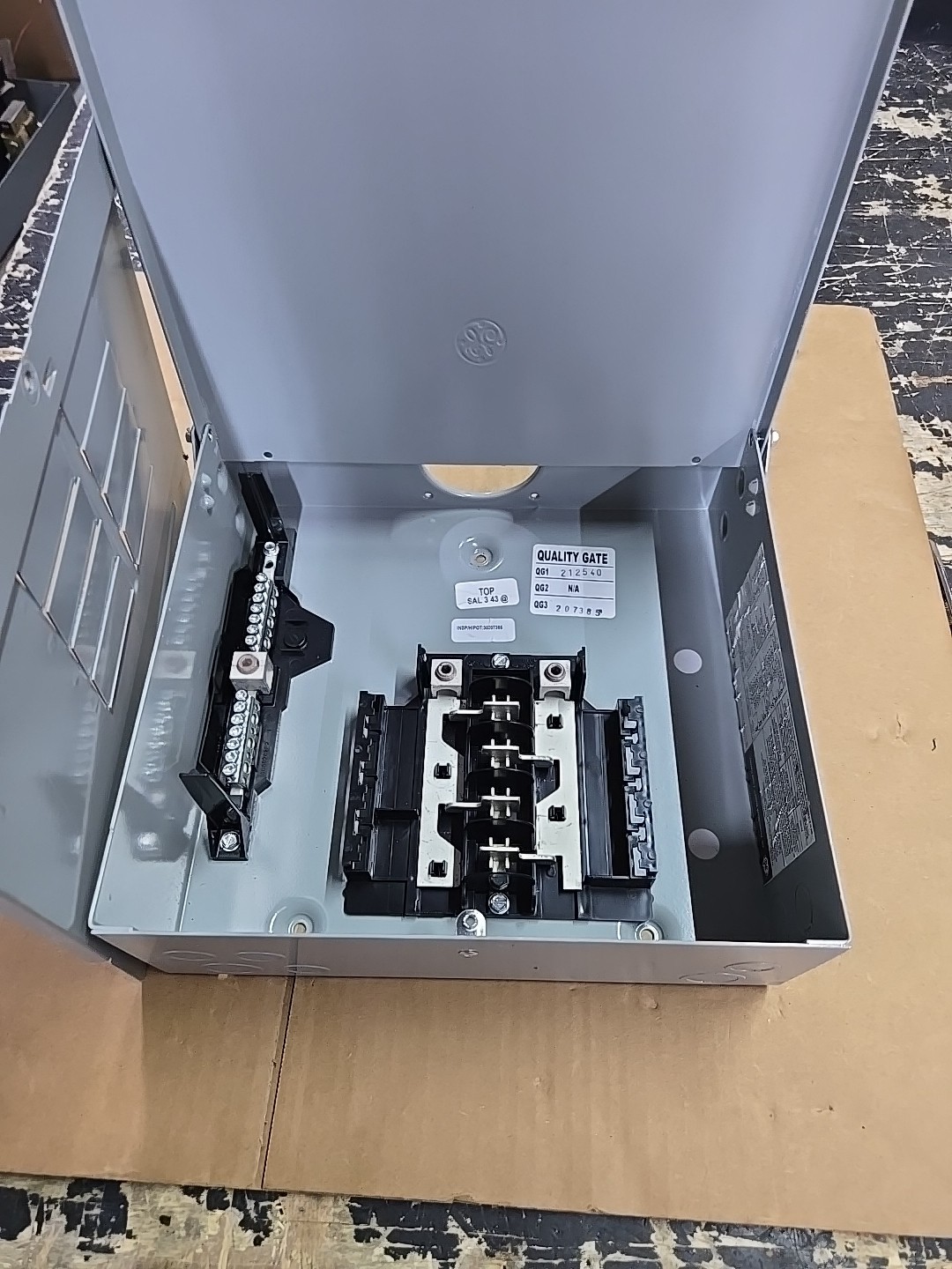 GE PowerMark Gold 125A Outdoor Load Center TLM812RCUP MLO
