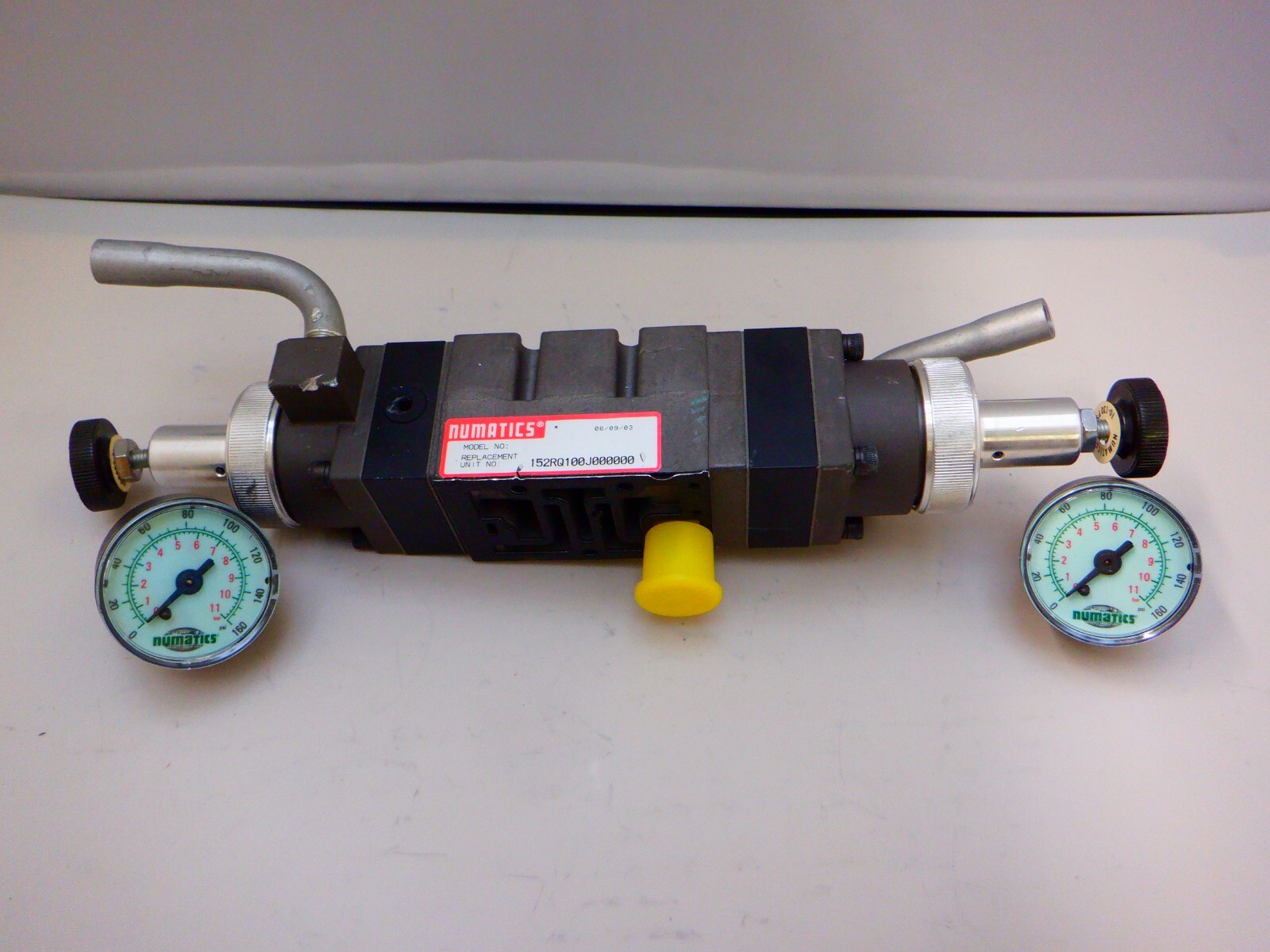 Numatics 152RQ100J000000 Regulator w/ gauge
