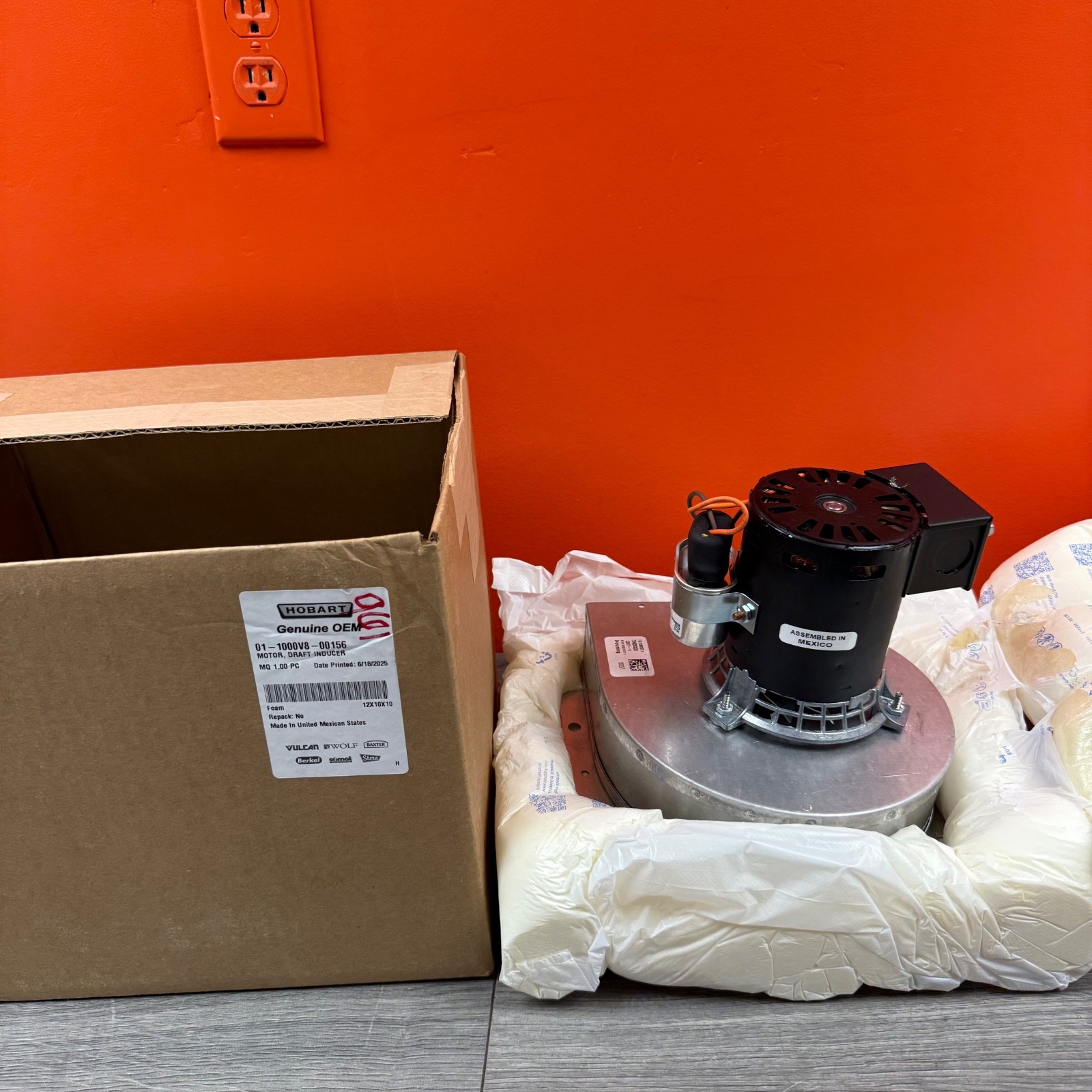 (NEW) Baxter 01-1000V8-00156 Motor, Draft Inducer – BAX01-1000V8-00156 Oven Fan