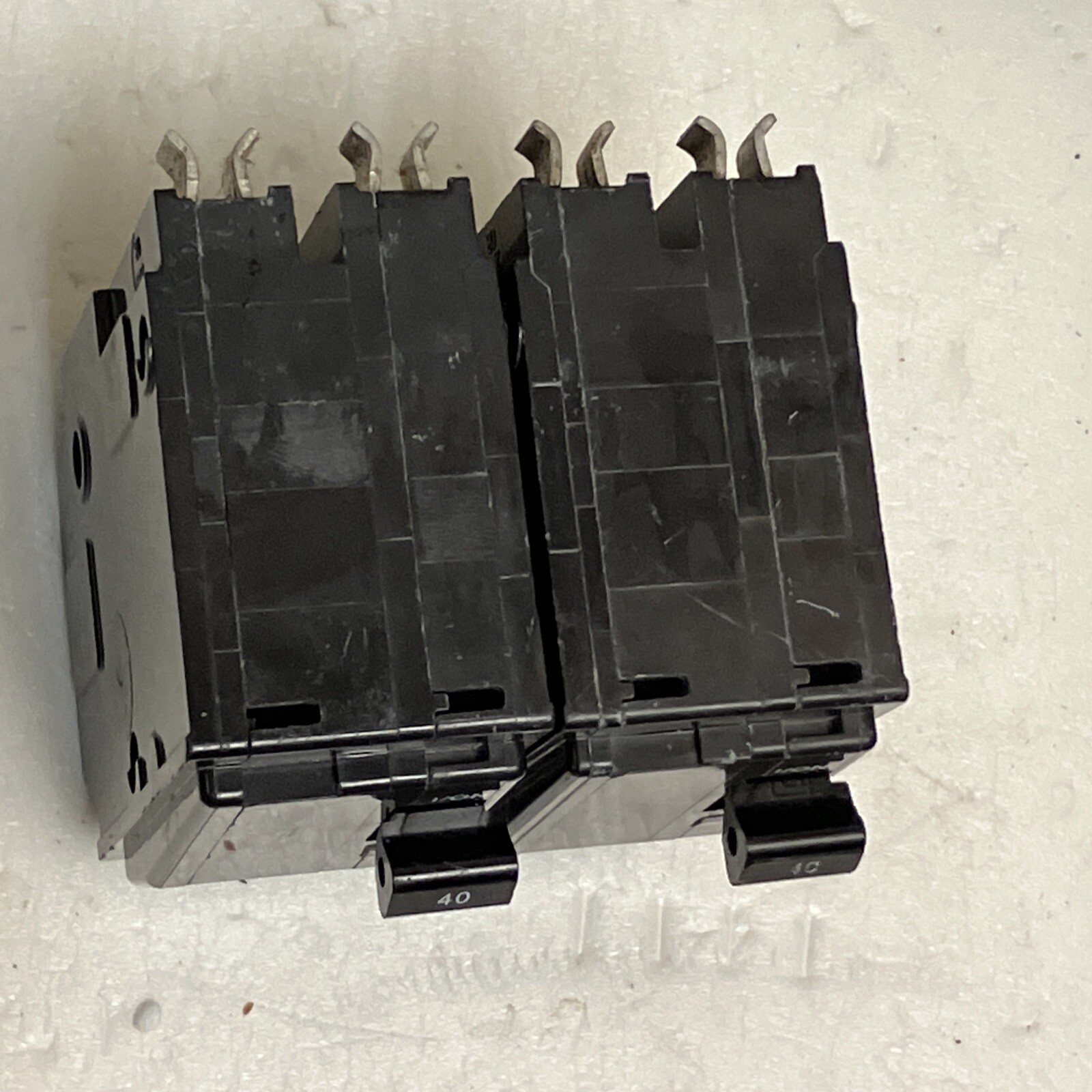 Square D QO240 40 Amp 2 Pole Yellow «D» QO Plug-in Circuit Breaker 120/240 USED