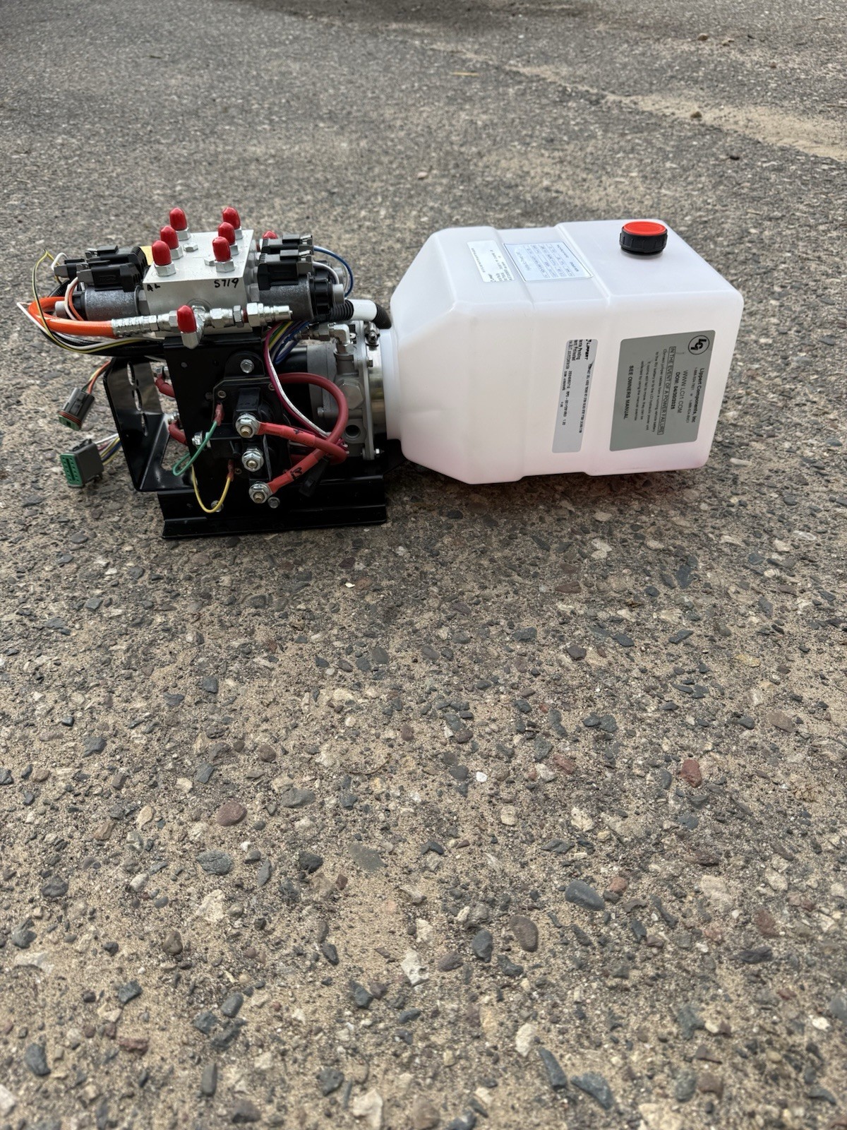 LIPPERT 12V 0.8kW Single Acting Hydraulic Power Unit 1.76 gal 2900 PSI