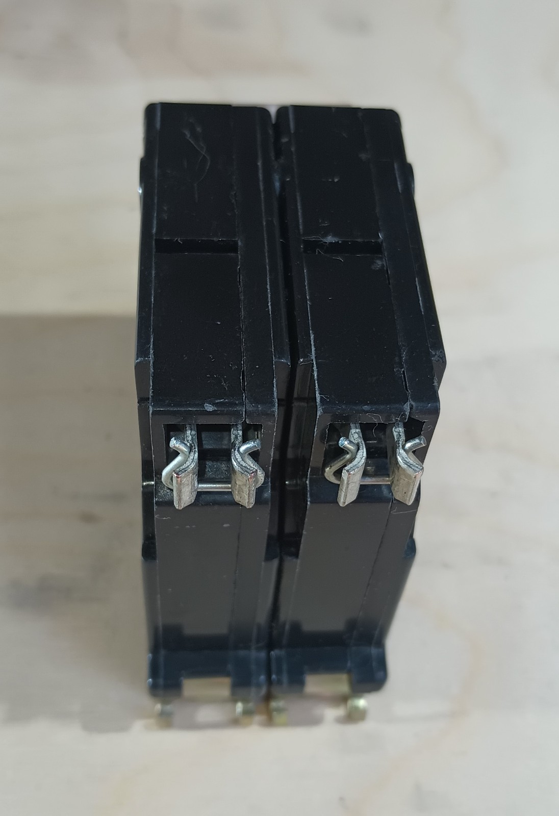Eaton Cutler-Hammer CH230 Circuit Breaker Metal Foot