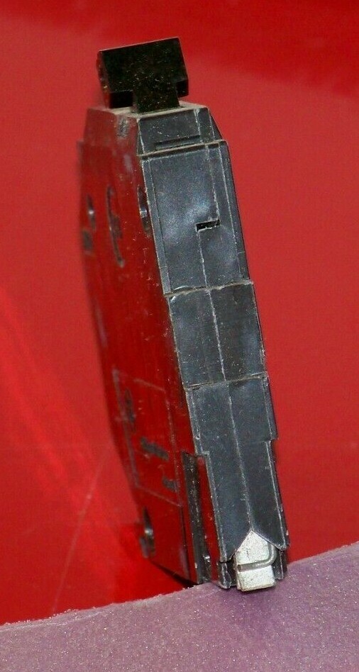 THQP115 GE 20 amp 120/240 volt 1 pole plug on breaker (thin)