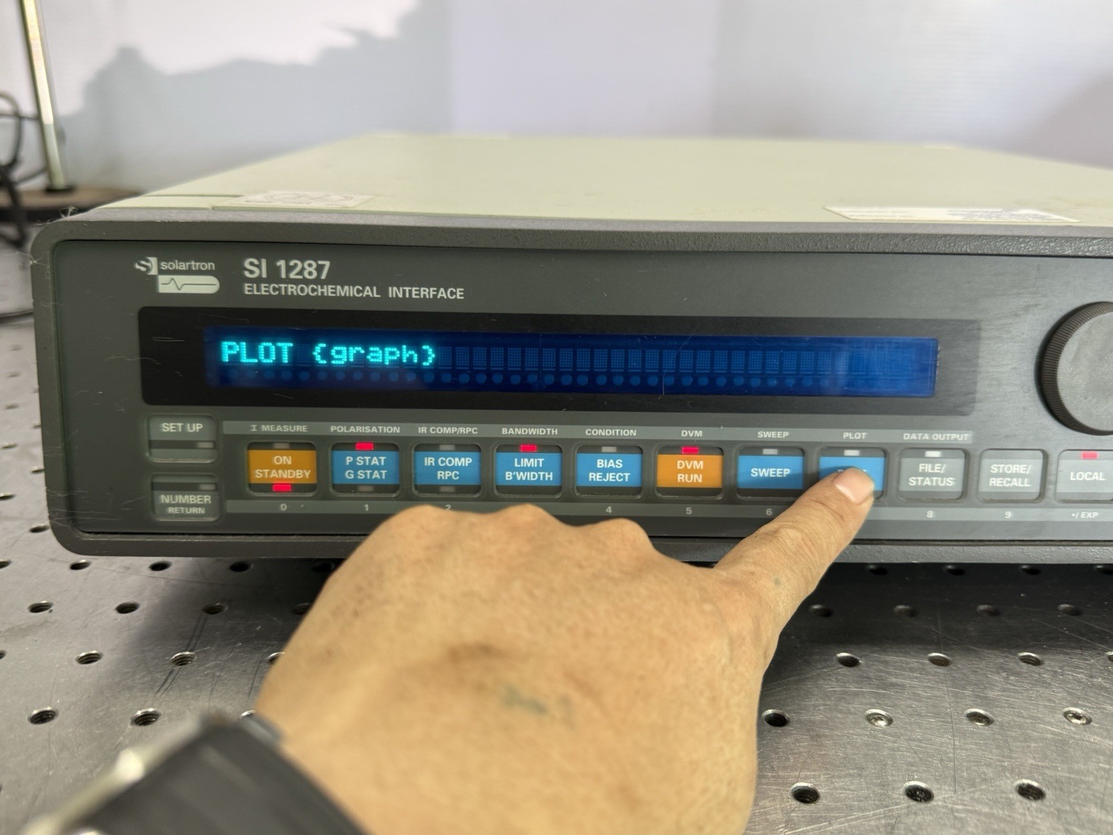 Solartron SI 1287 Electrochemical Interface Potentiostat Powers On As-Is