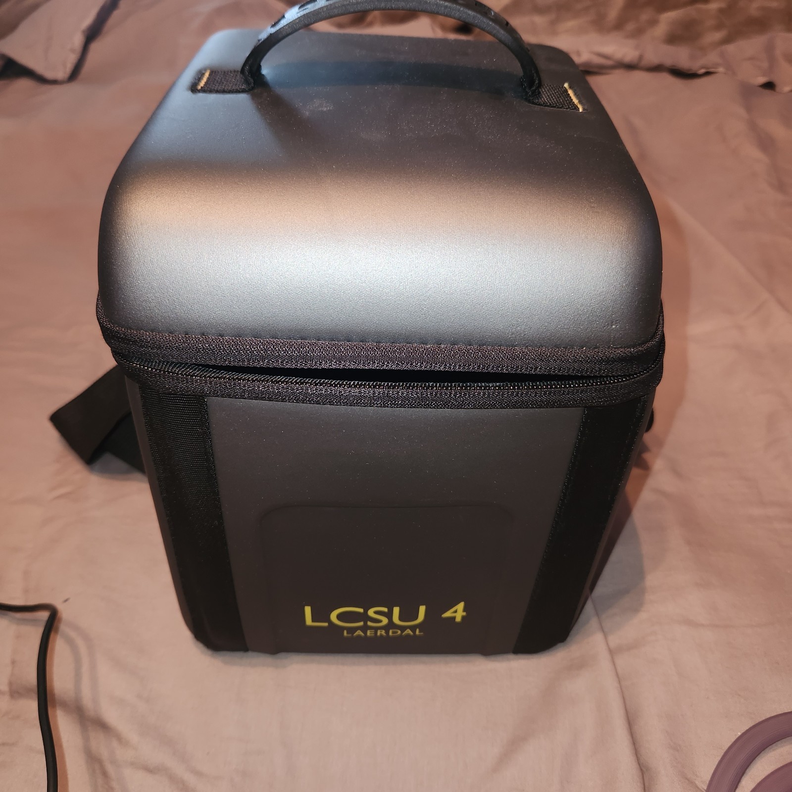 *Used * Laerdal Compact Suction Unit 4 *800mL* with Case