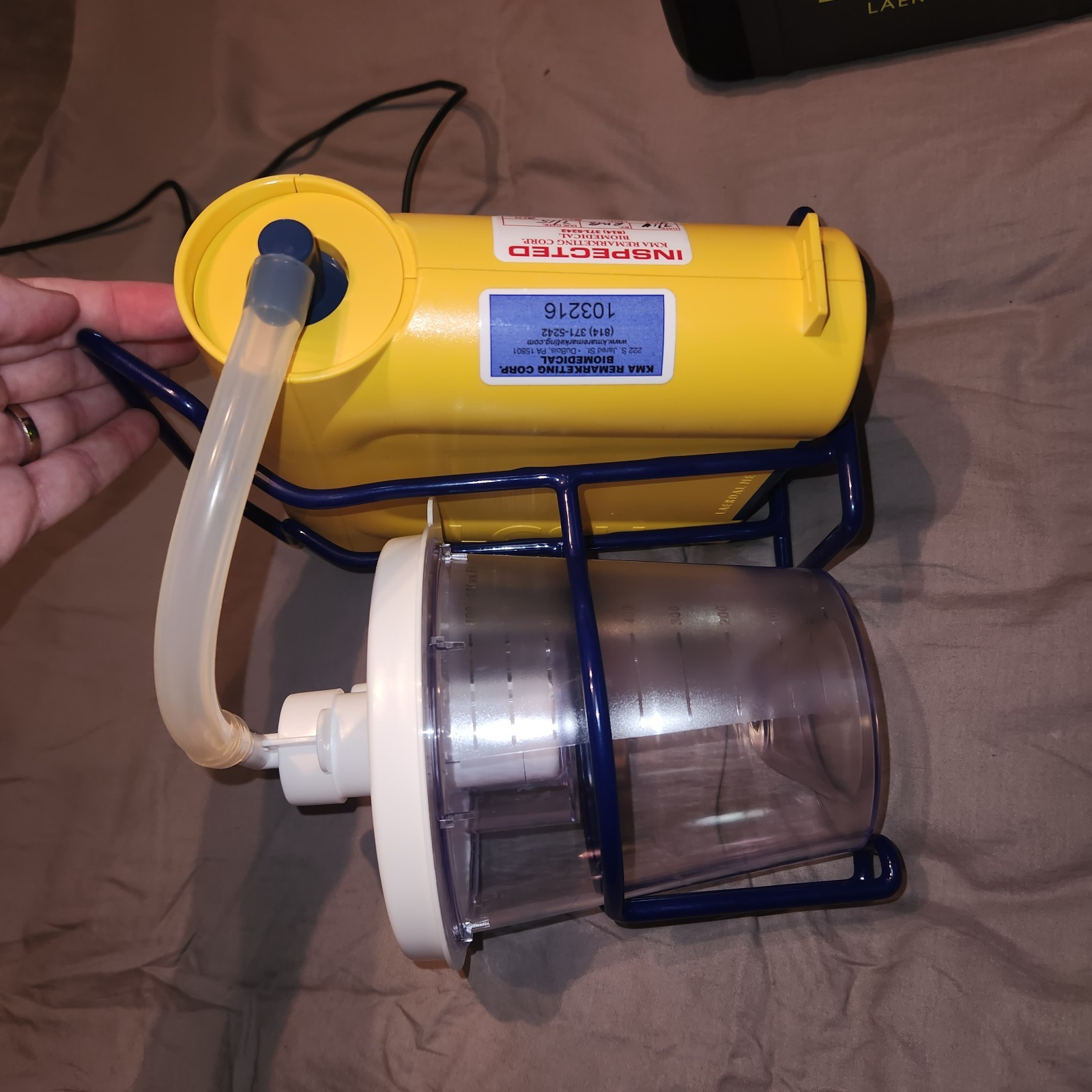 *Used * Laerdal Compact Suction Unit 4 *800mL* with Case