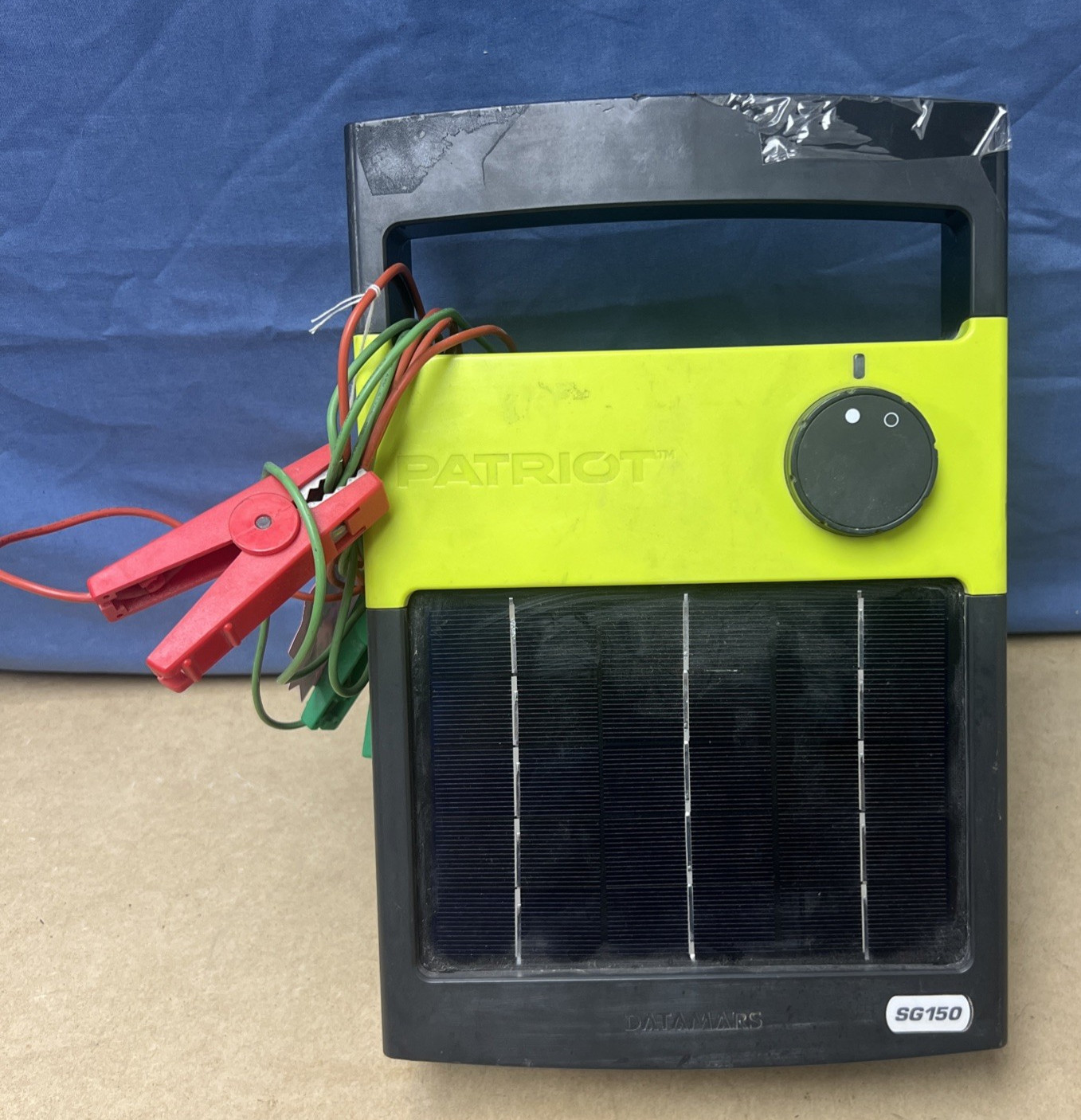 PATRIOT SOLARGUARD 150 SOLAR POWERED FENCE CHARGER 10 MILE / 40 ACRE