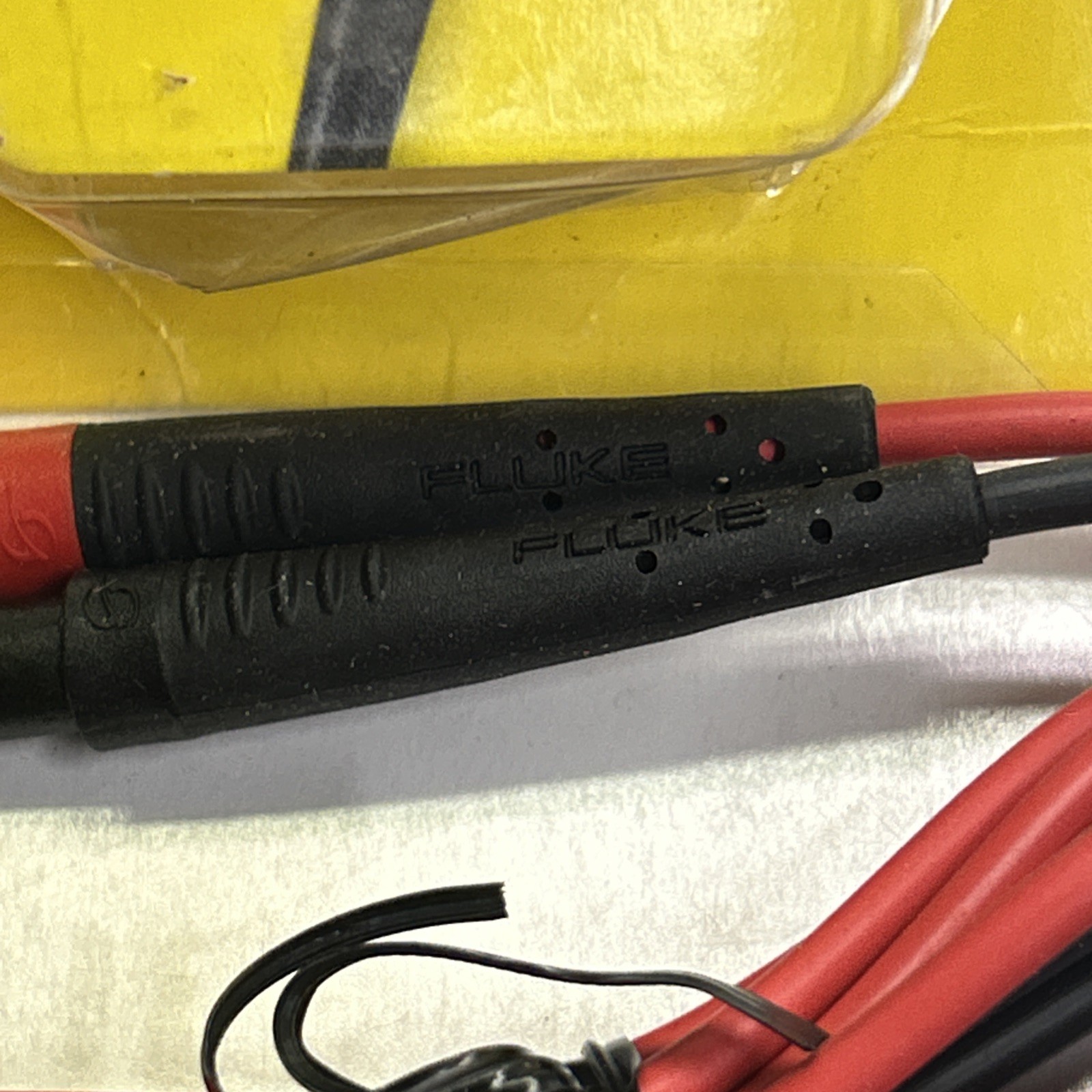 Fluke TL221 Suregrip Test Lead Extenders With Lead Couplers – 1.5 Meters Silcone