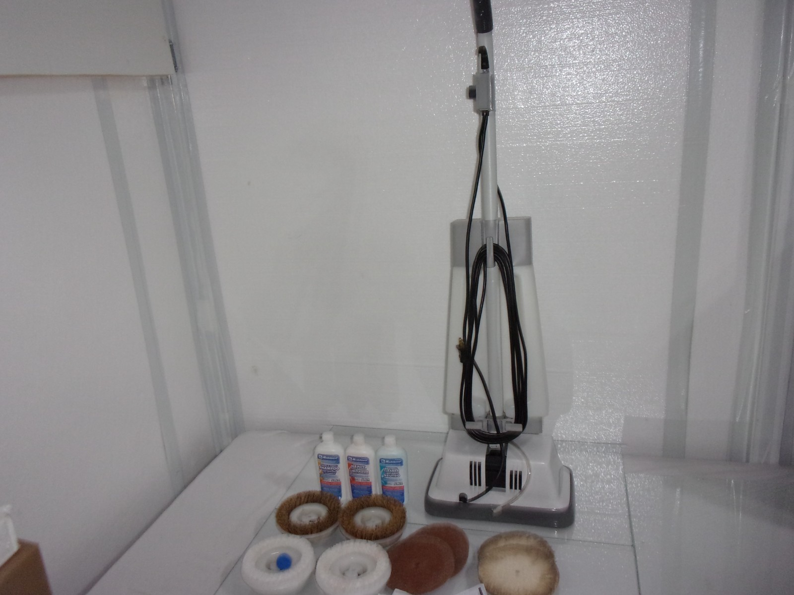 Koblenz P820 The Cleaning Machine Shampoo Polisher 3 Speed + Brushes