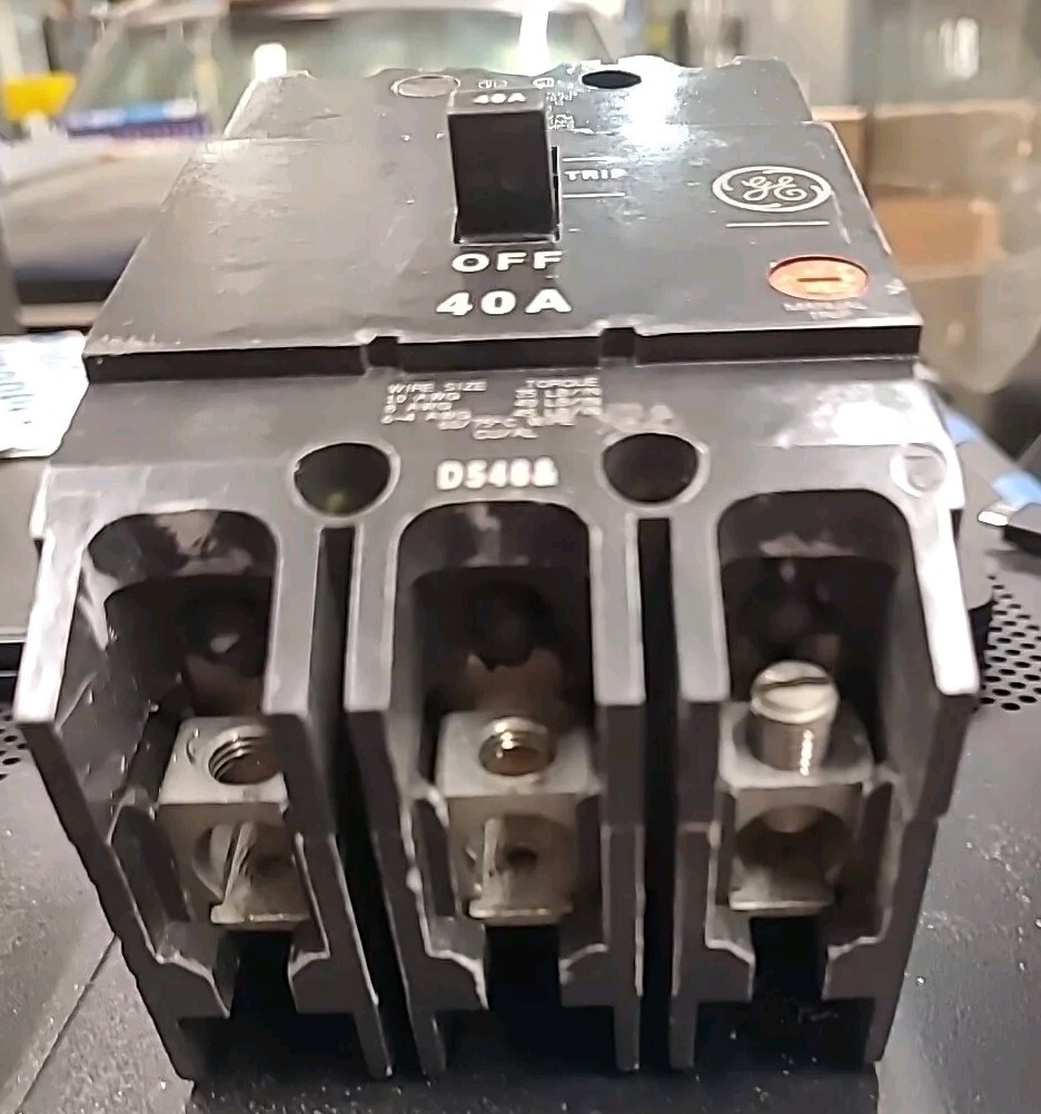GE TEY340 40 AMP 480/277 VOLT 3 PHASE BOLT-ON CIRCUIT BREAKER CLEAN. !!L@@K!!