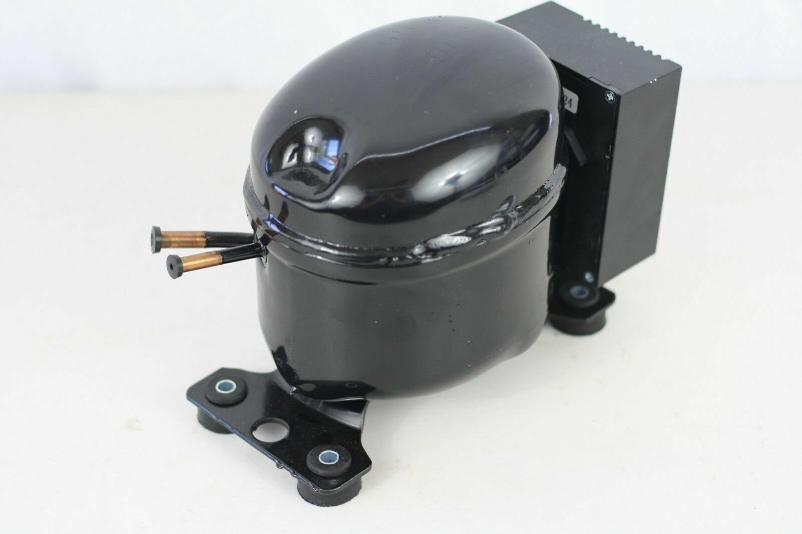 12V 24V DC Refrigeration Compressor Fridge Freezer Mobile Solar QDZY75G R600a