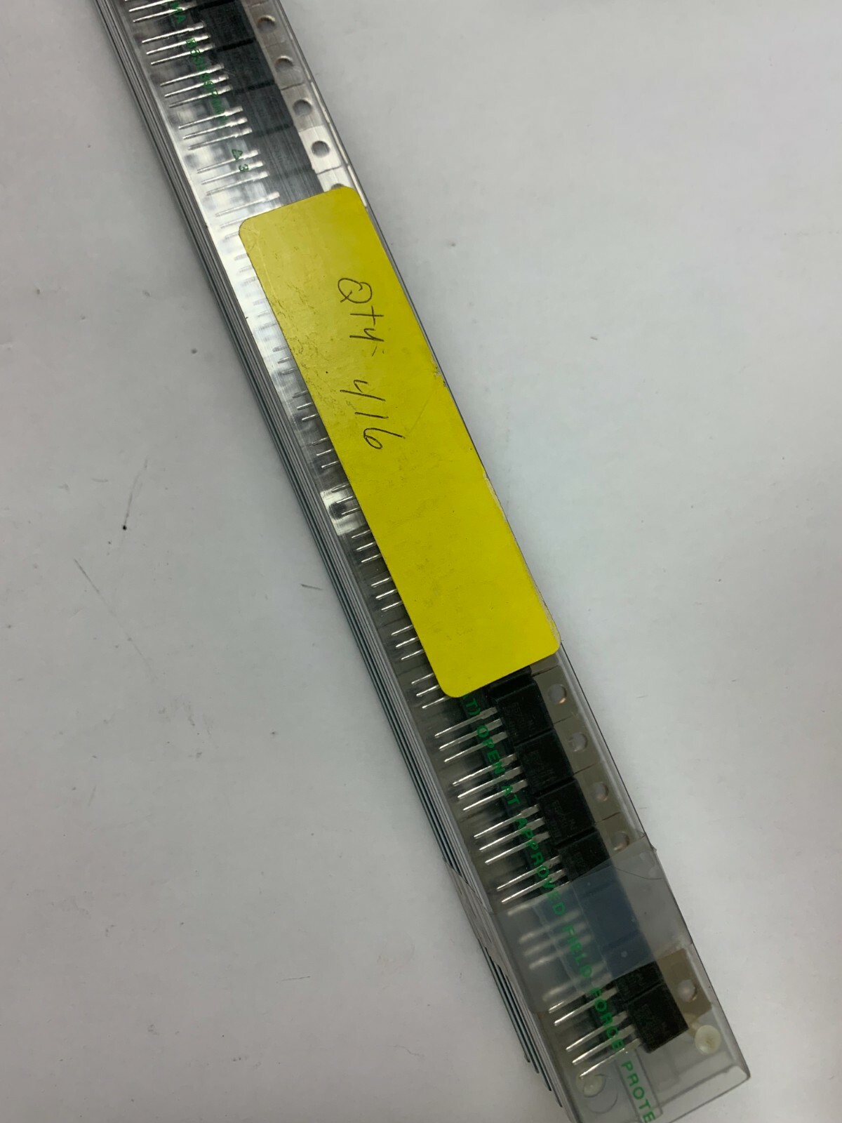 NOS QTY APPX 400PCS MJE5730 MOTOROLA TO-220 1A 300V BJT PNP TRANSISTORS L5-3
