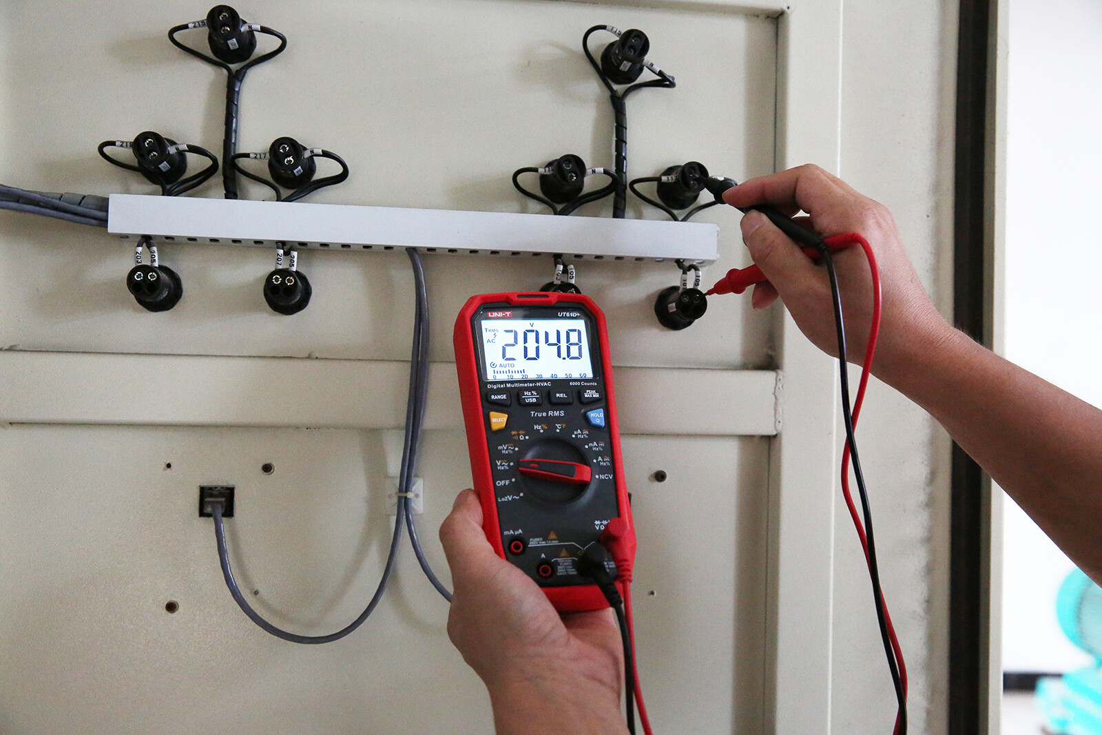 UNI-T UT61D+ 1000V True RMS Digital Multimeter USB Data hold/backlight