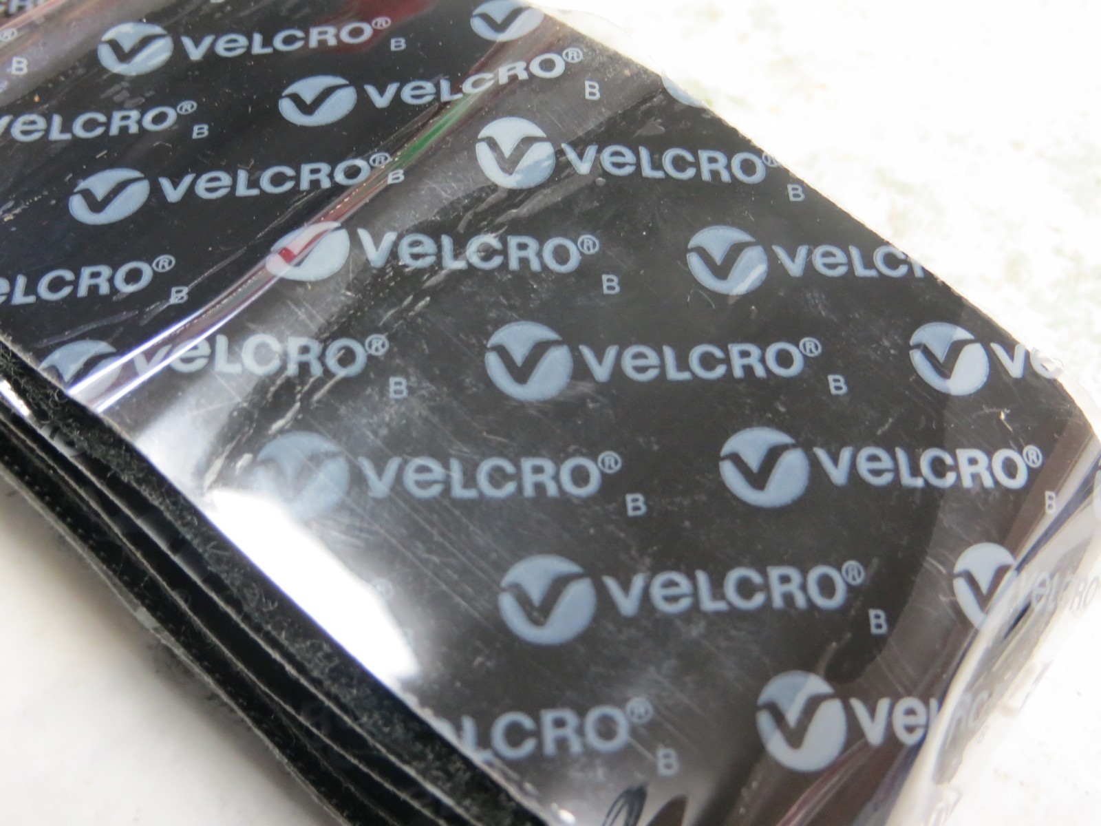 VELCRO BRAND INDUSTRIAL STRENGTH 2″ WIDE X 37″ LONG BLACK TAPE