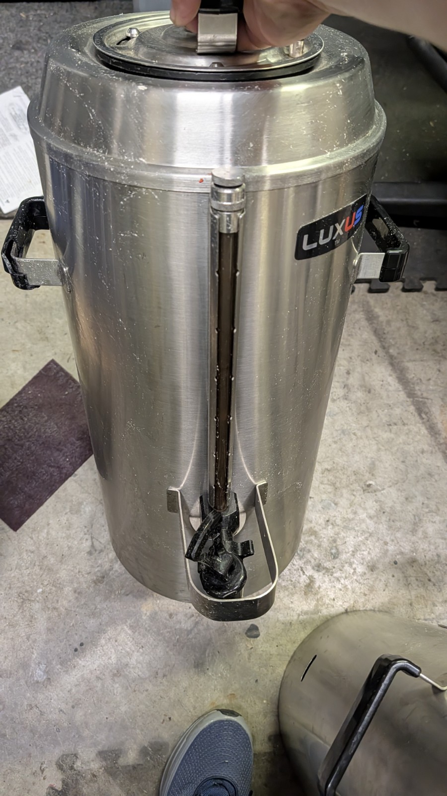 Fetco TPD-30 Luxus 3 Gal Coffee Dispenser. Free Shipping for Most!!