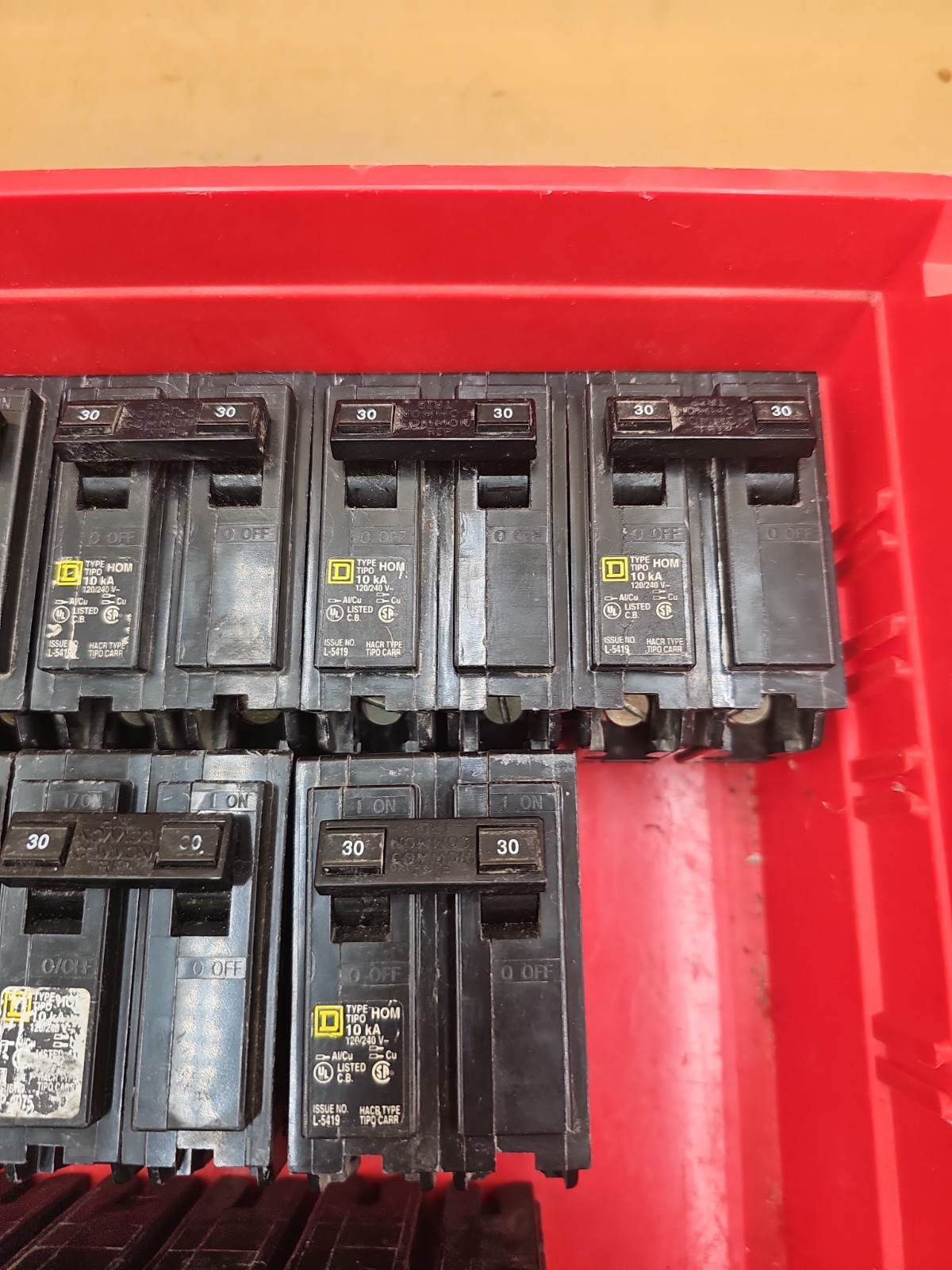 LOT OF 16 Square D Homeline Circuit Breakers. HOM230, HOM215, HOM120, HOM115