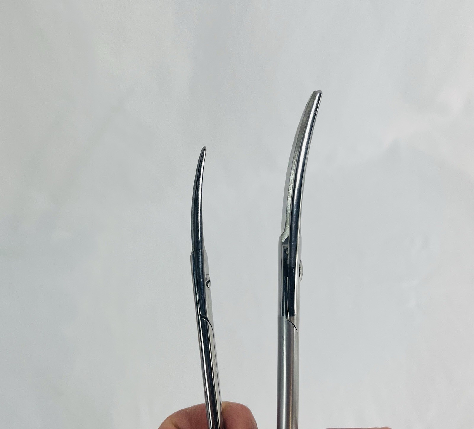 Lot of 2 V Mueller Curved Scissors (10.75” & 9” CH2053)