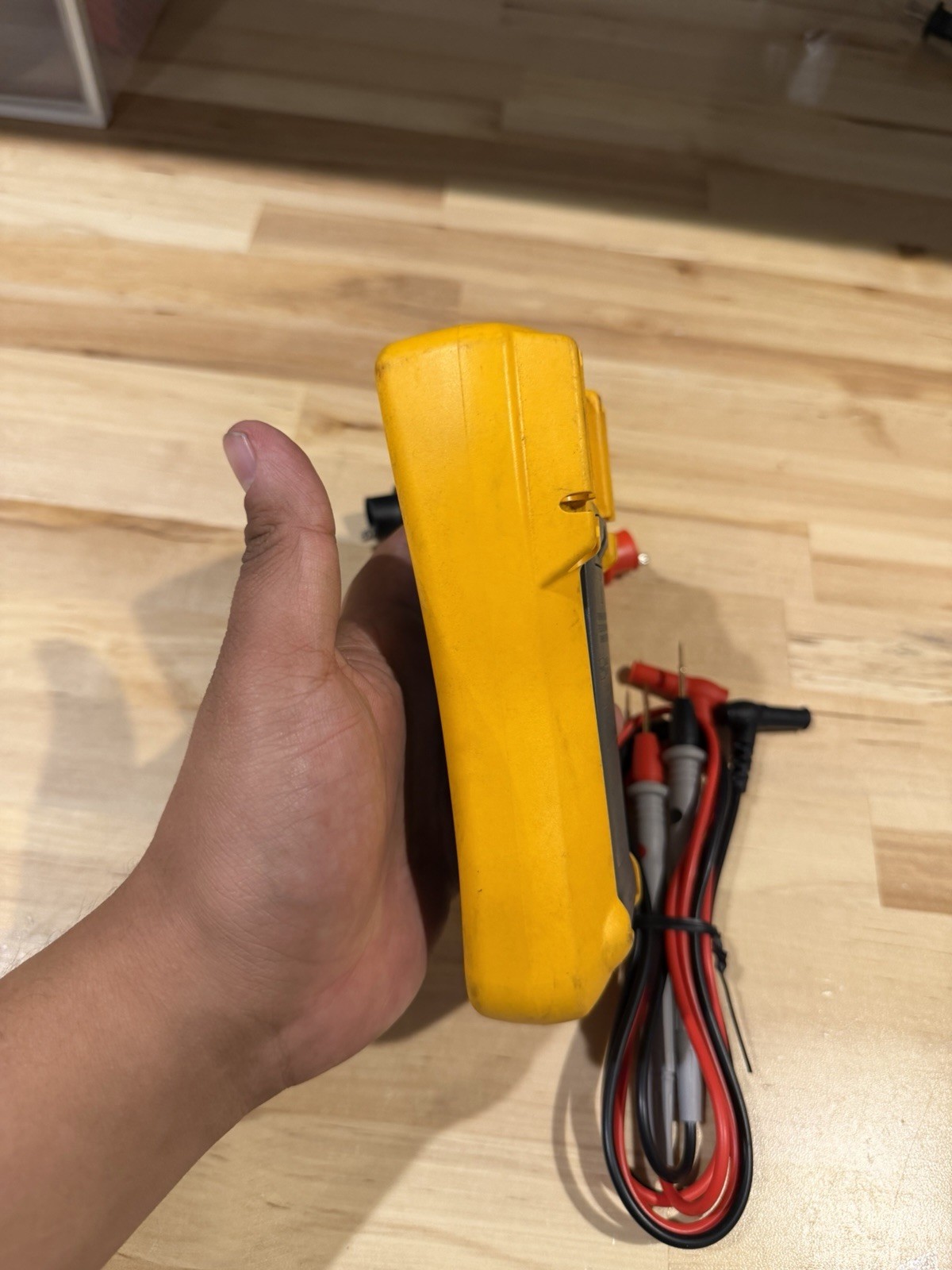 FLUKE 116 TRUS-RMS MULTIMETER / LEADS – SHIPS FAST (TESTED)