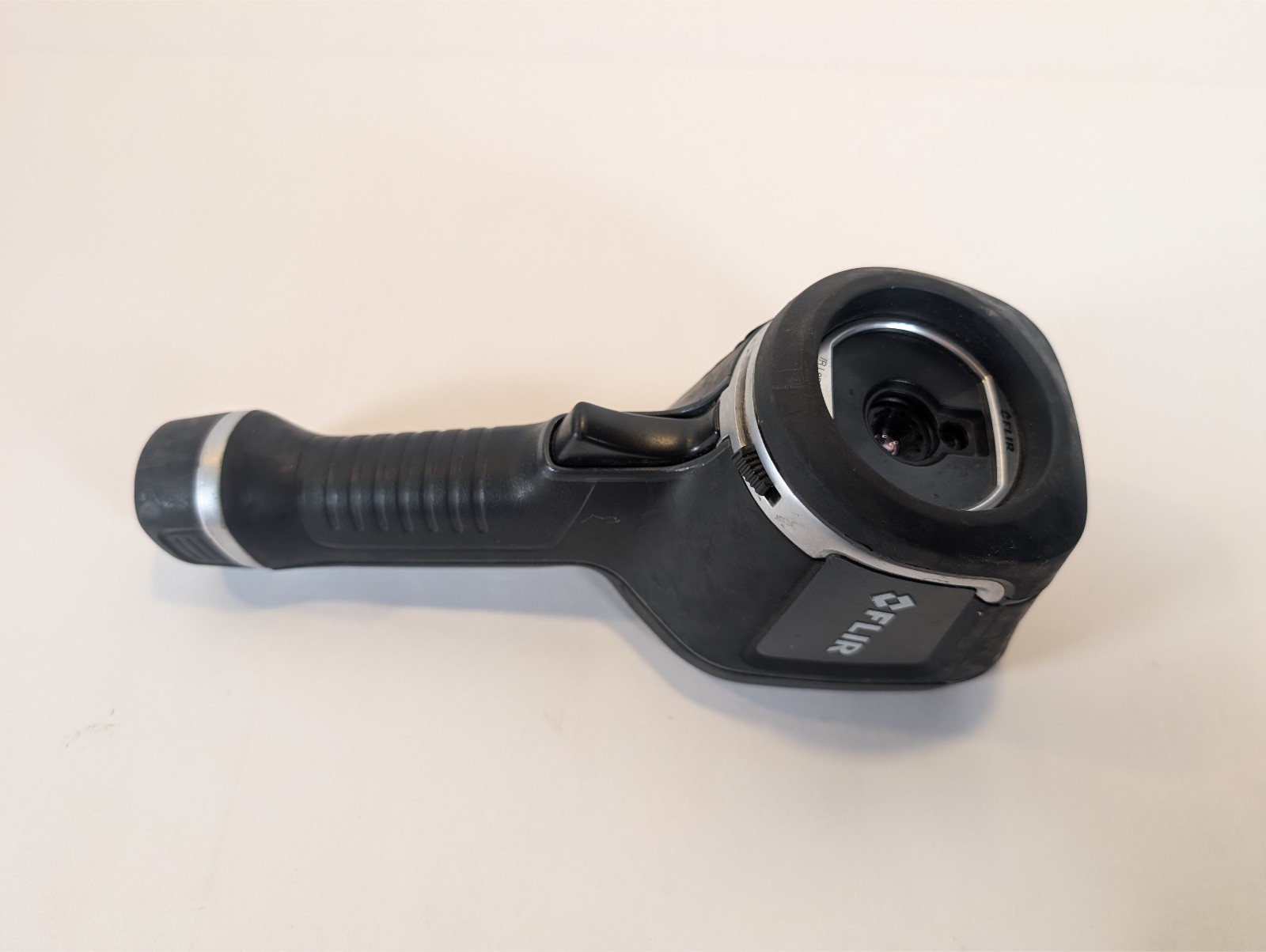 FLIR E4 Compact Thermal Imaging Camera Cracked Screen Works Well
