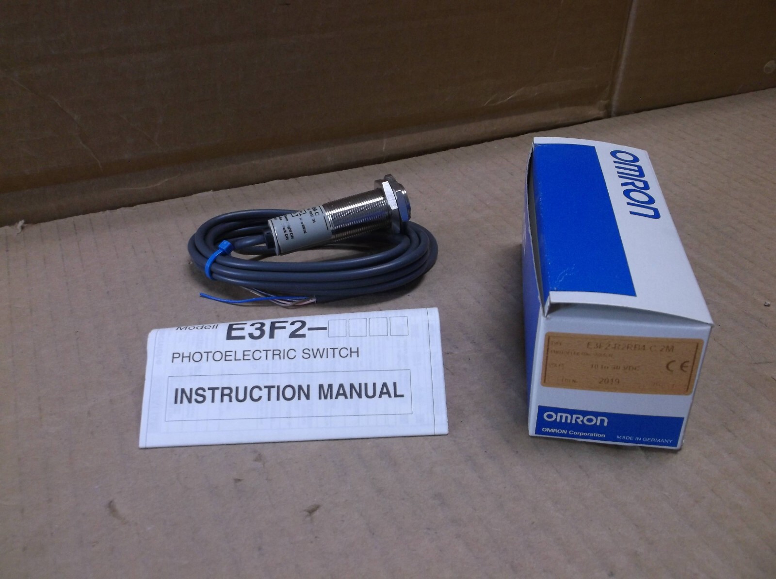 E3F2-R2RB4-C Omron NEW In Box Photoelectric Sensor Switch E3F2R2RB4C