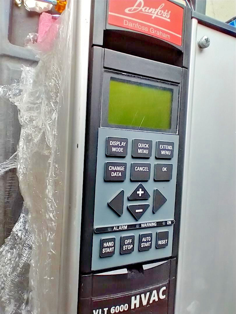 Danfoss VLT 6042 AC Drive 175Z7369 40HP 30KW 460V 61A 3PH GT4CN1STR0DLF00A00C0