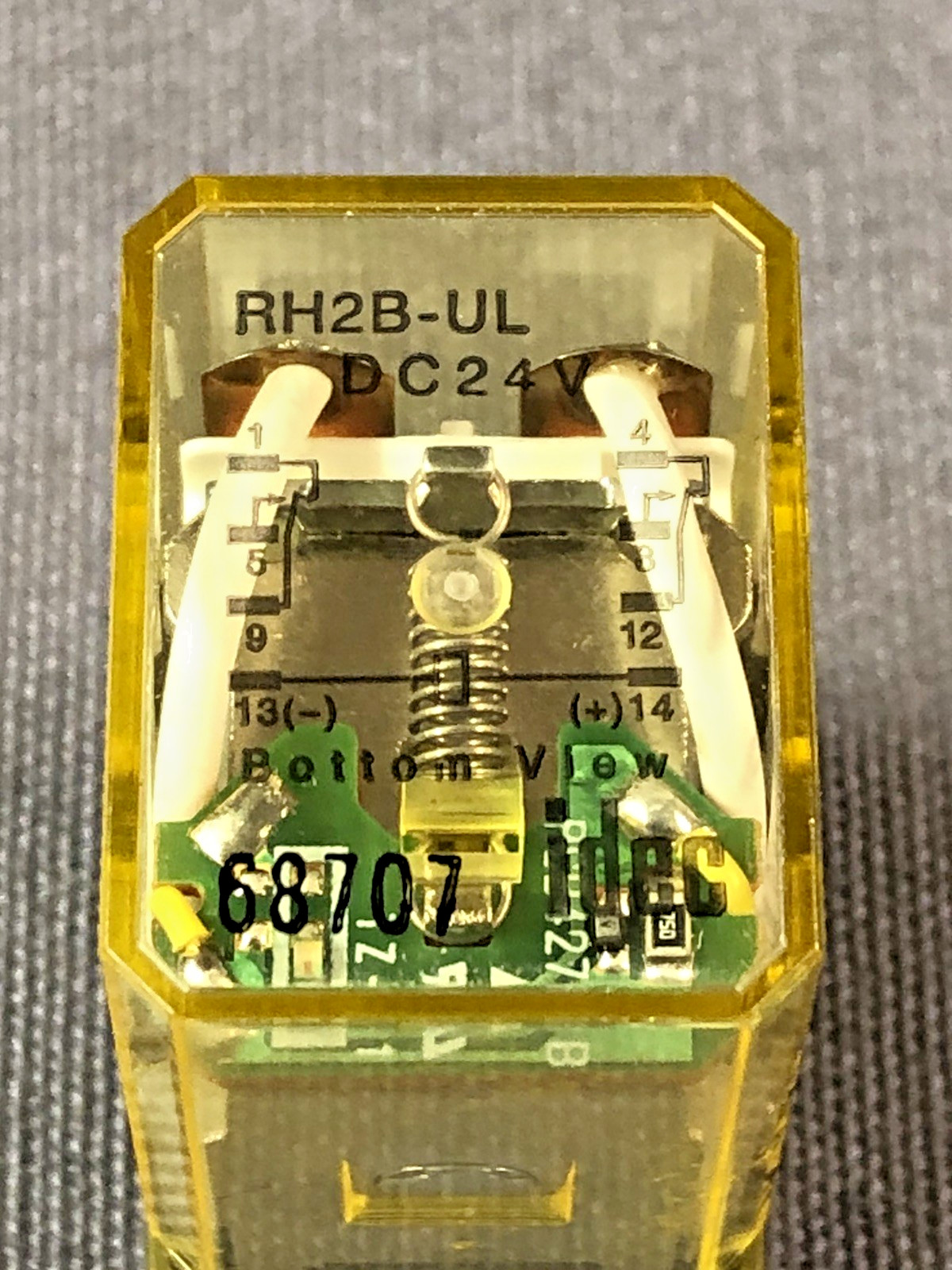 IDEC RH2B-ULDC24V General Purpose Relay Plug-In DPDT 10A 24VDC (Flat Shipping)