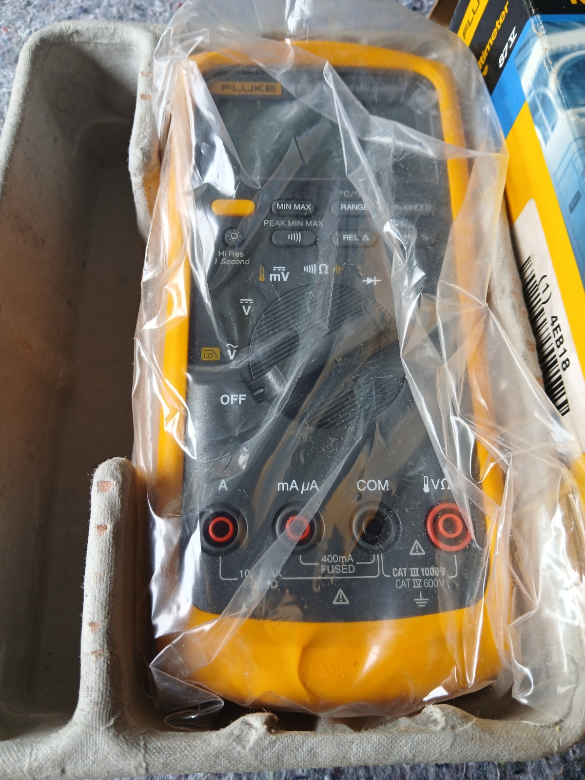 fluke 87-v industrial true rms digital multimeter Nos , Year 2007