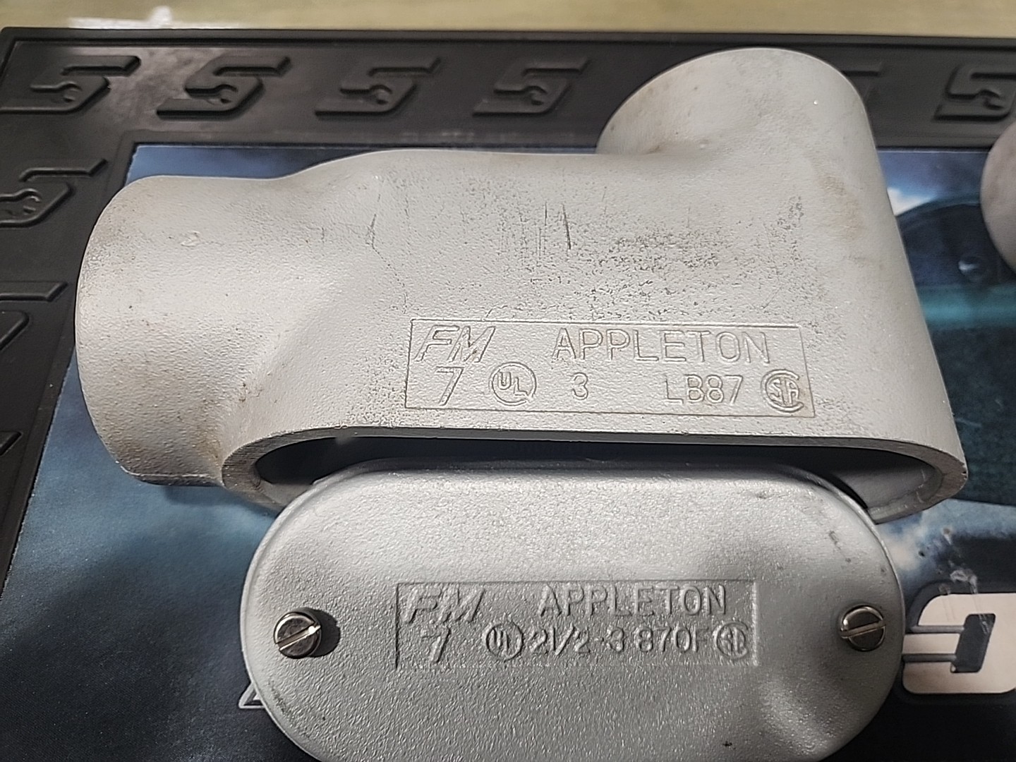 Appleton LB87 Conduit Outlet Body 3in with Cover. New Old Stock