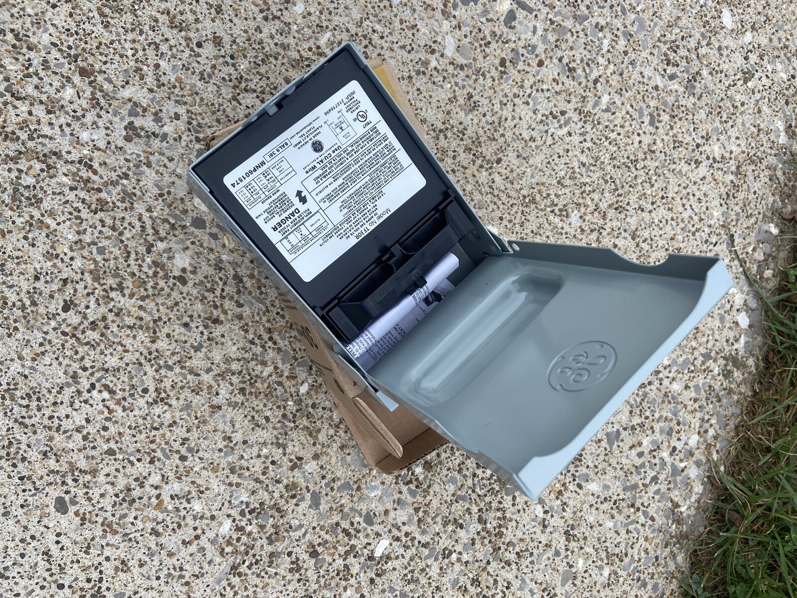 GE 30-Amp 120/240-Volt Fused AC Disconnect TF30RCP