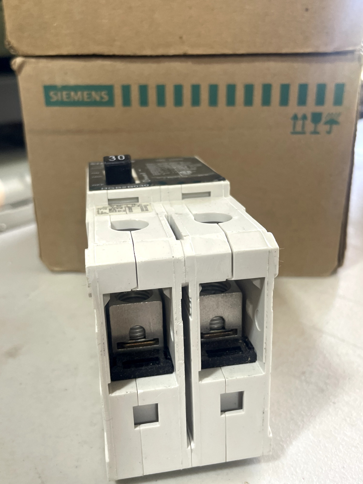 NEW Siemens HGB2B030B / HGB2B030 2p 480v 30a Circuit Breaker NEW TAKEOUT