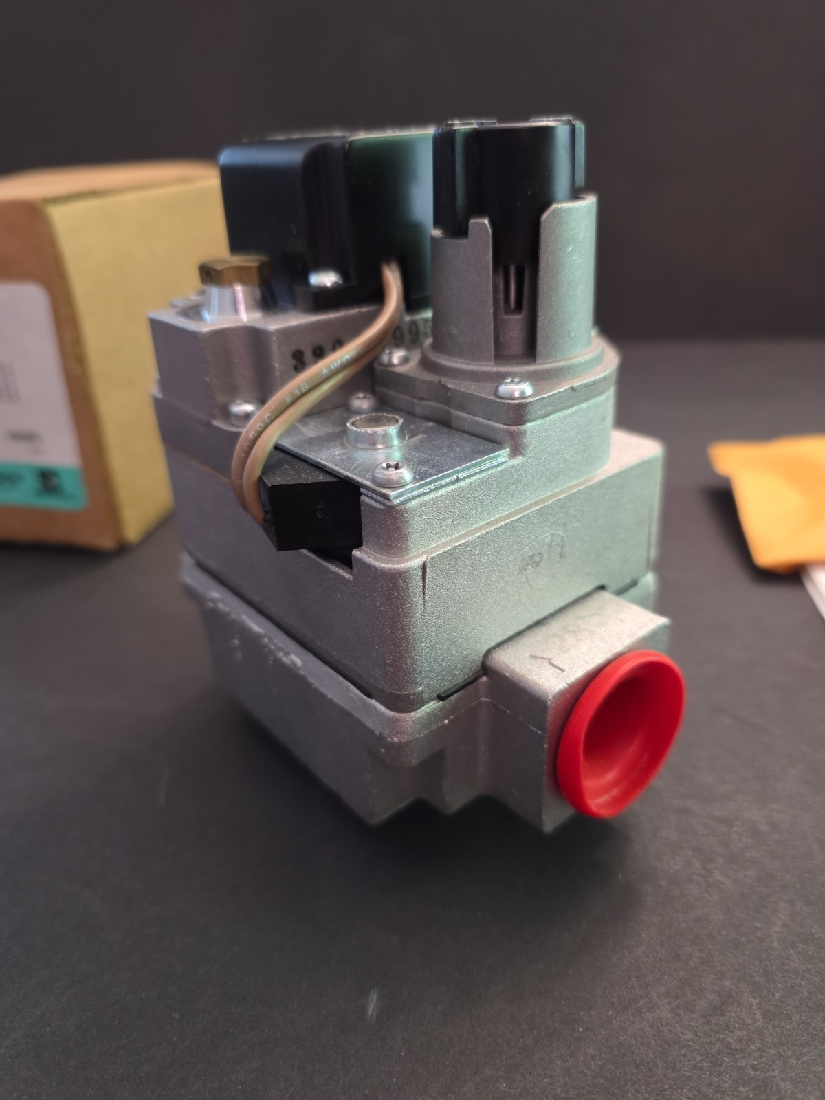 White Rodgers Emerson 36C84 Type 426 Gas Manifold Valve 36C84-426 24v 60hz 0.6a