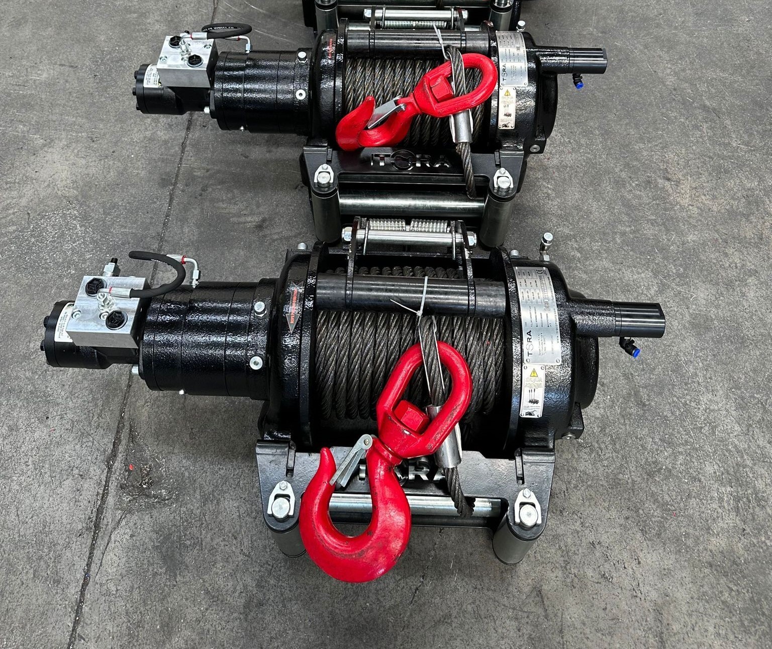 26.500 LBS Hydraulic Winch Including 82 ft Stell Rope and Hook