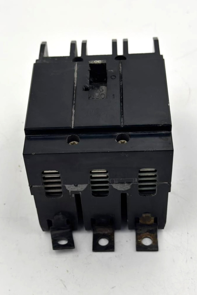 Circuit Breaker 30A | Made in Dominican Republic