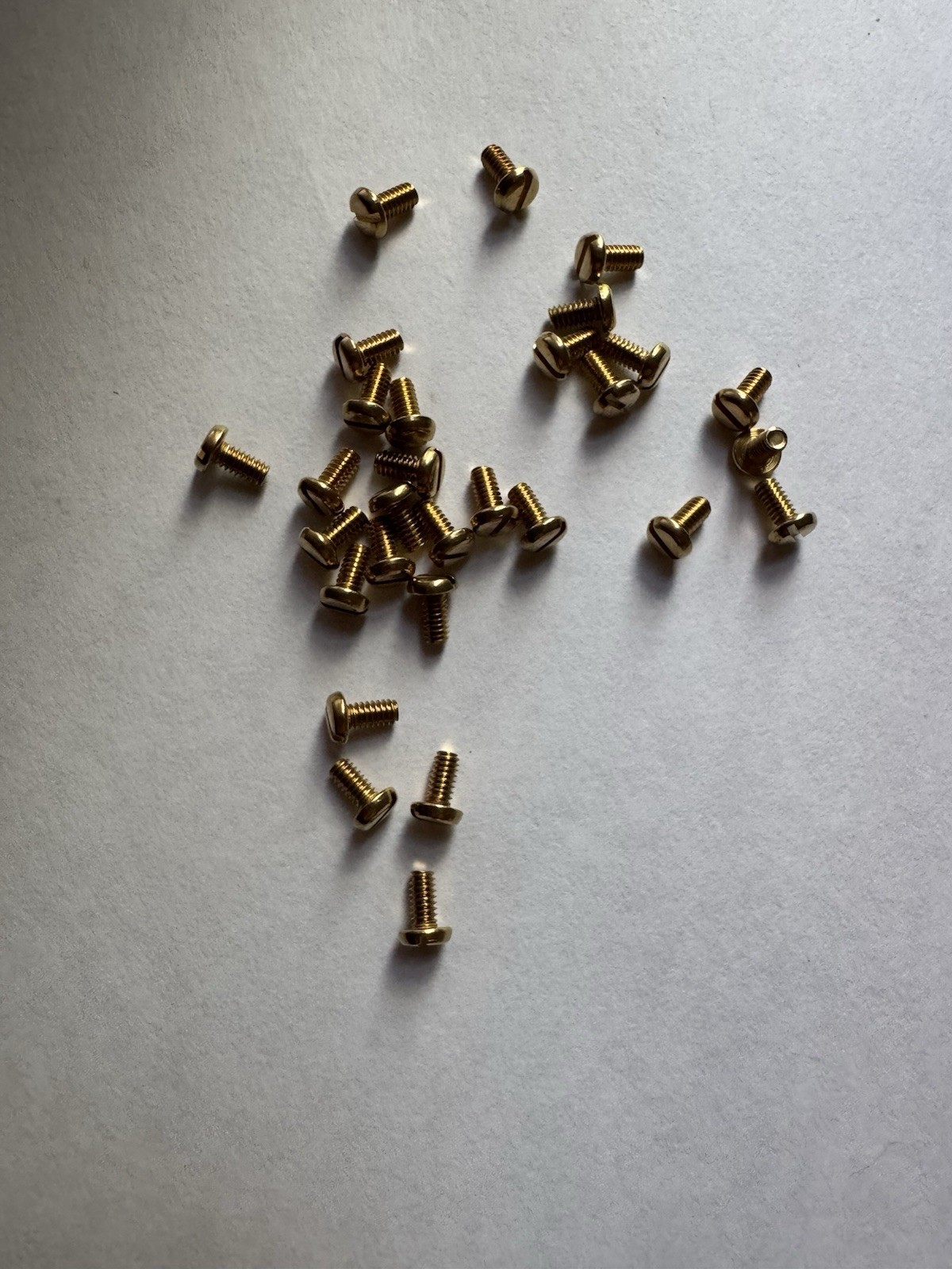 BRASS PAN HEAD SLOTTED MACHINE SCREWS. 5/40 x 1/4” 30 PCS. NEW