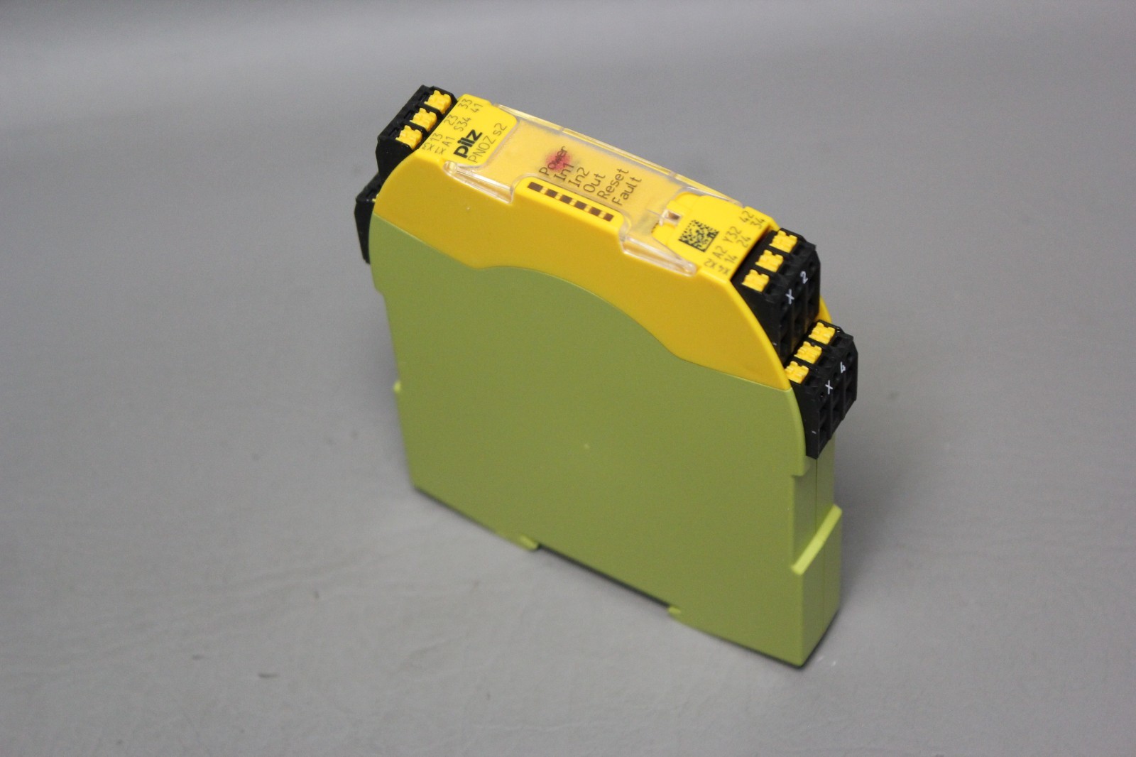 PILZ PNOZ s2 SAFETY RELAY PNOZ s2 24VDC 3n/o 1n/c 751102