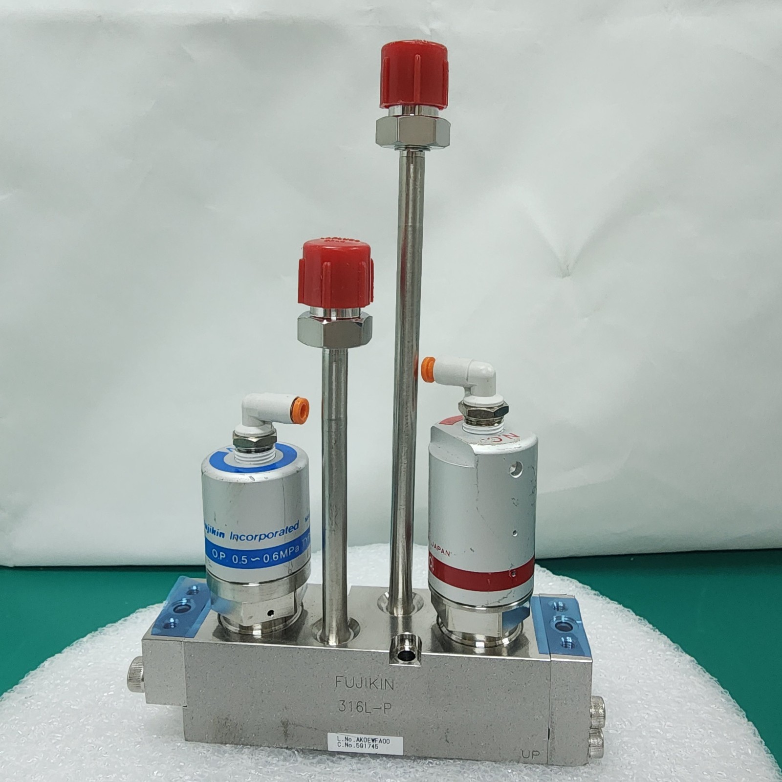 Fujikin Assembly Valve, C No. 591745, 2xO.P 0.5~0.6MPa, NC and NO._96707