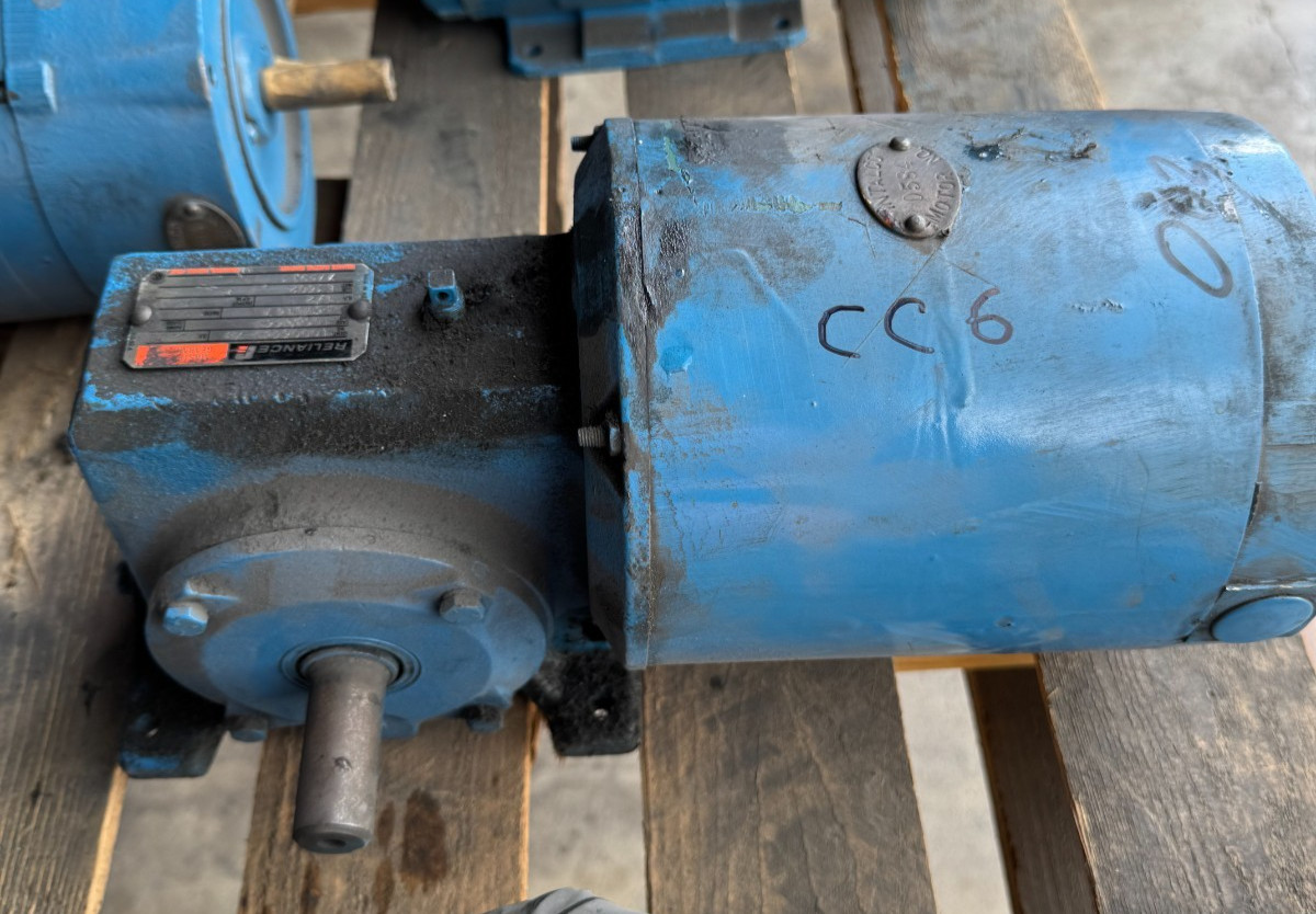 RELIANCE Gear Motor CC6 1/2 HP MODEL 56WG16 A 1725 TO 35 RPM 230/460 V