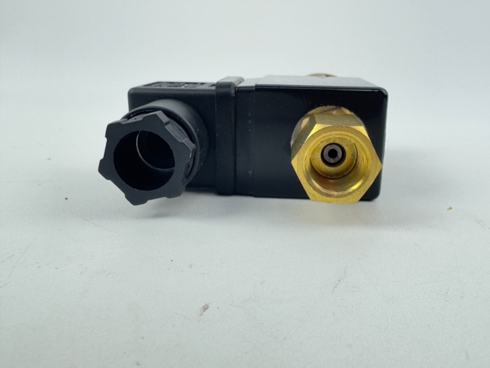 DD4-3107 12V DC Solenoid Valve 12W
