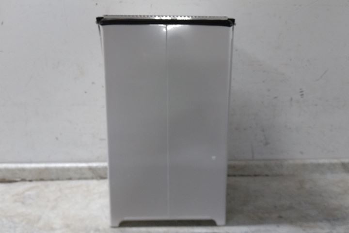 Rubbermaid Commercial Products FGST40EPLWH 25 Gal Container Cap White Step Can
