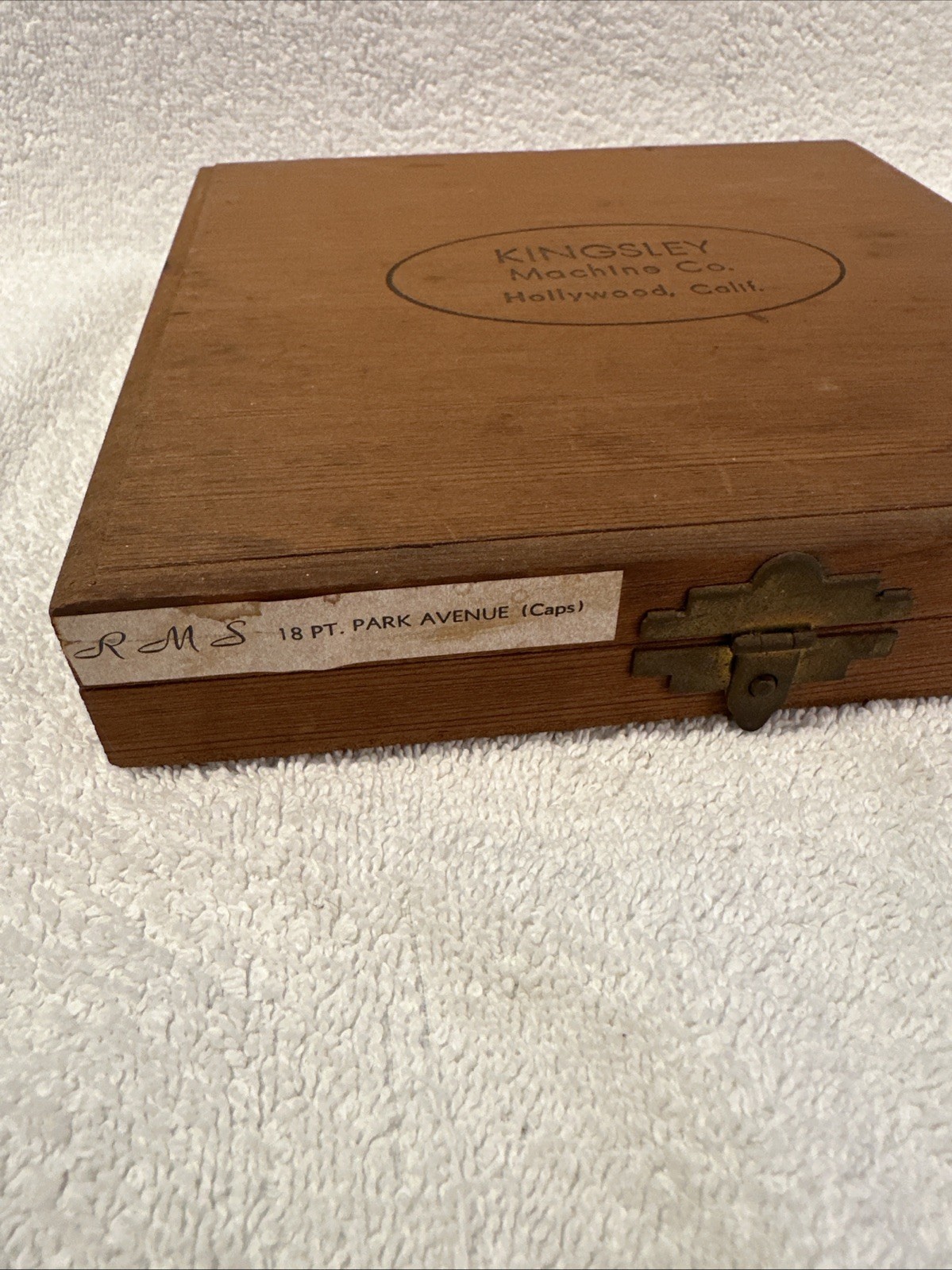 VINTAGE Kingsley Machine Co. George Thompson 12 Pt CapsHot Foil Stamping