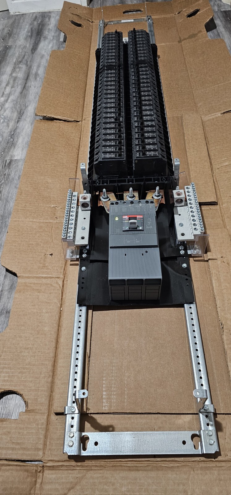 250 AMP main breaker panel with 56 circuits GE Relia GearLighting Panel interior