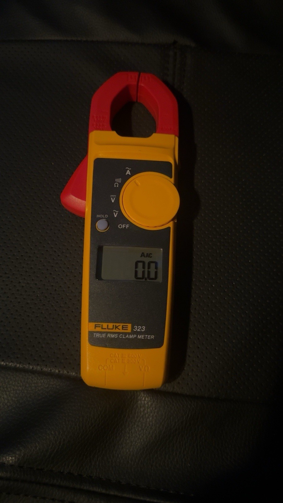 Fluke 323 True-RMS Digital Clamp Meter, 600V AC & DC Voltage No Leads