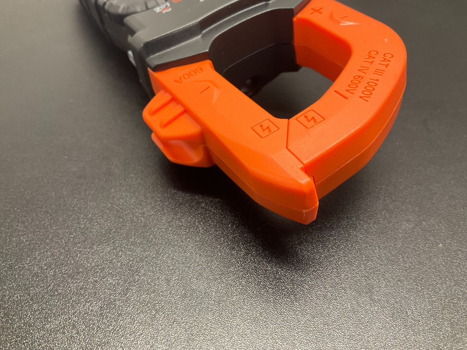 Klein Tools CL800 600A AC/DC Auto-Ranging Digital Clamp Meter.