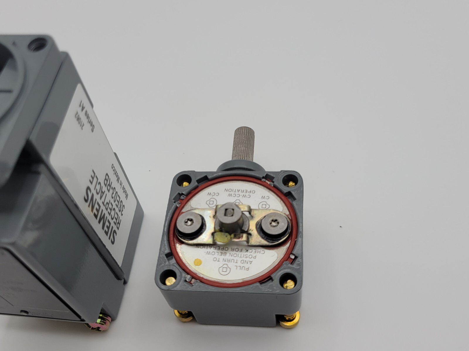 Siemens 3SE03-BR1 Limit Switch Side Rotary Plug-In Mount 2NO/2NC 6 Amp 120VAC